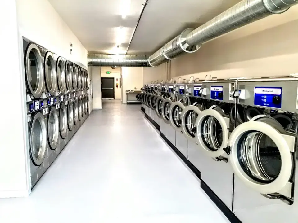 Clothezline Laundry - Image 20