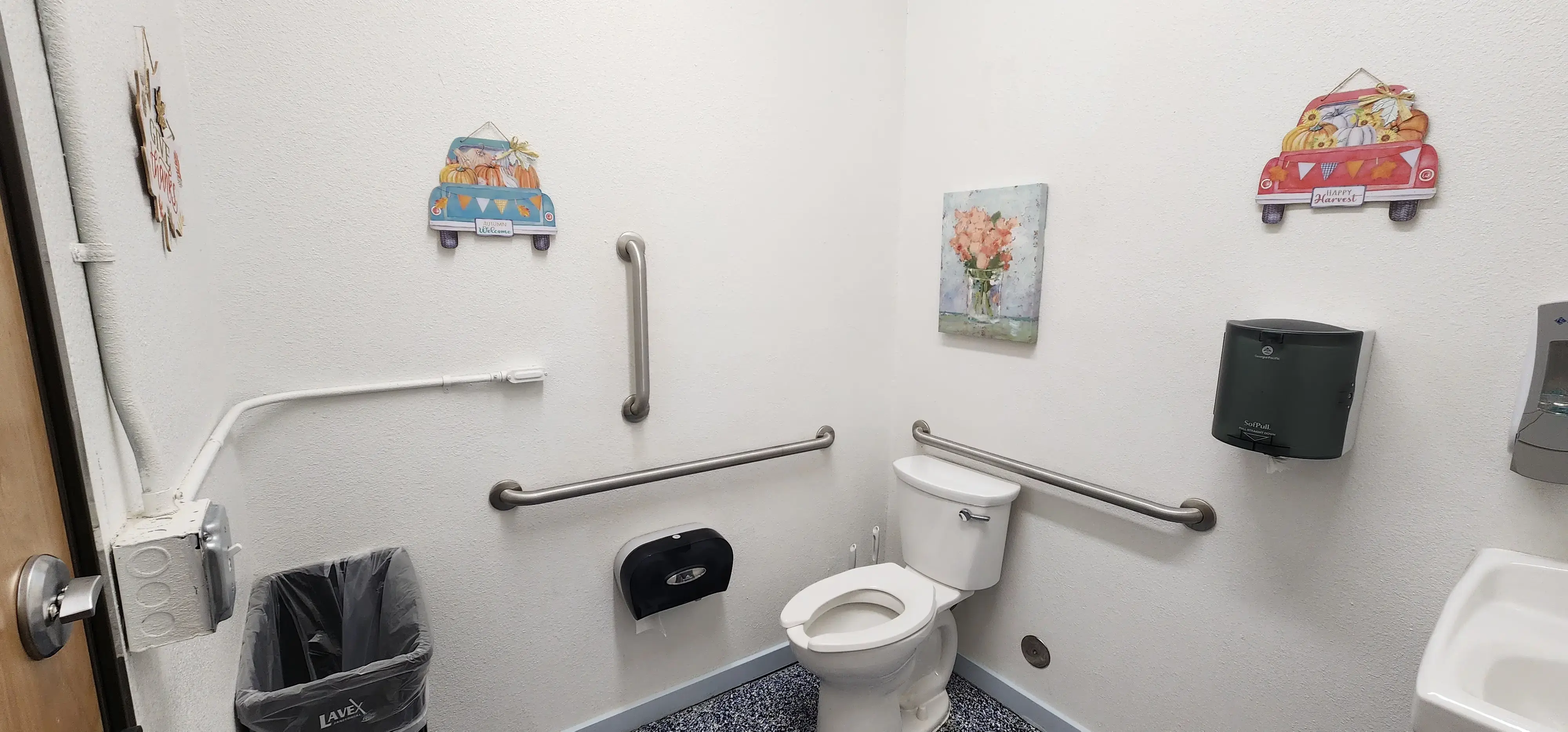 Clothezline Laundry - Image 15