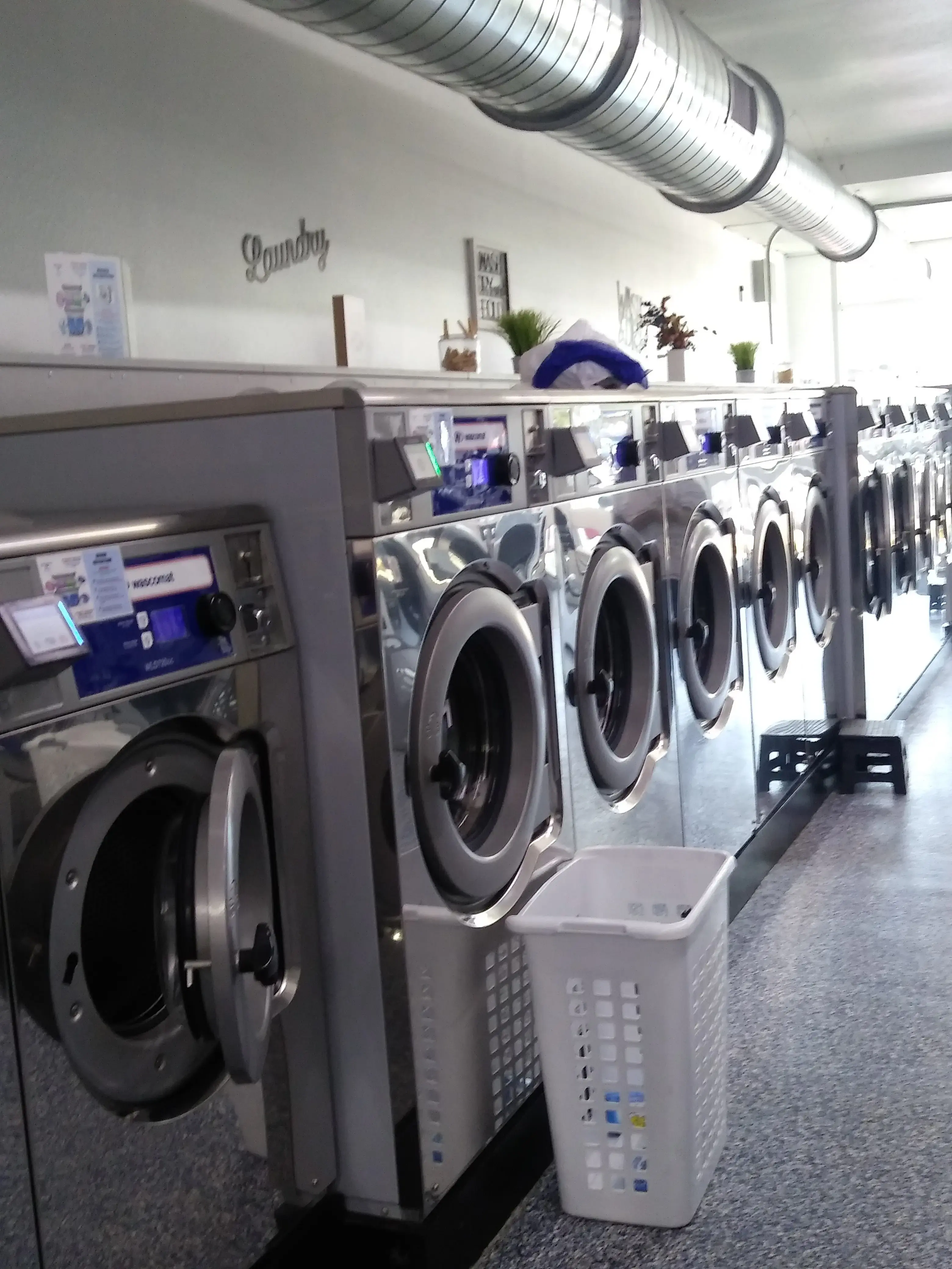 Clothezline Laundry - Image 1
