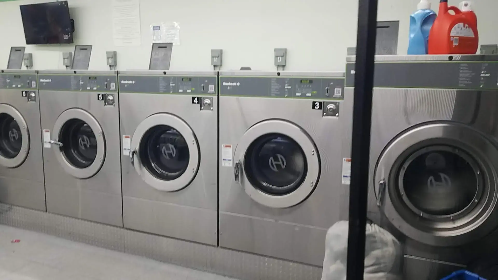 Club Laundromat thumbnail 18