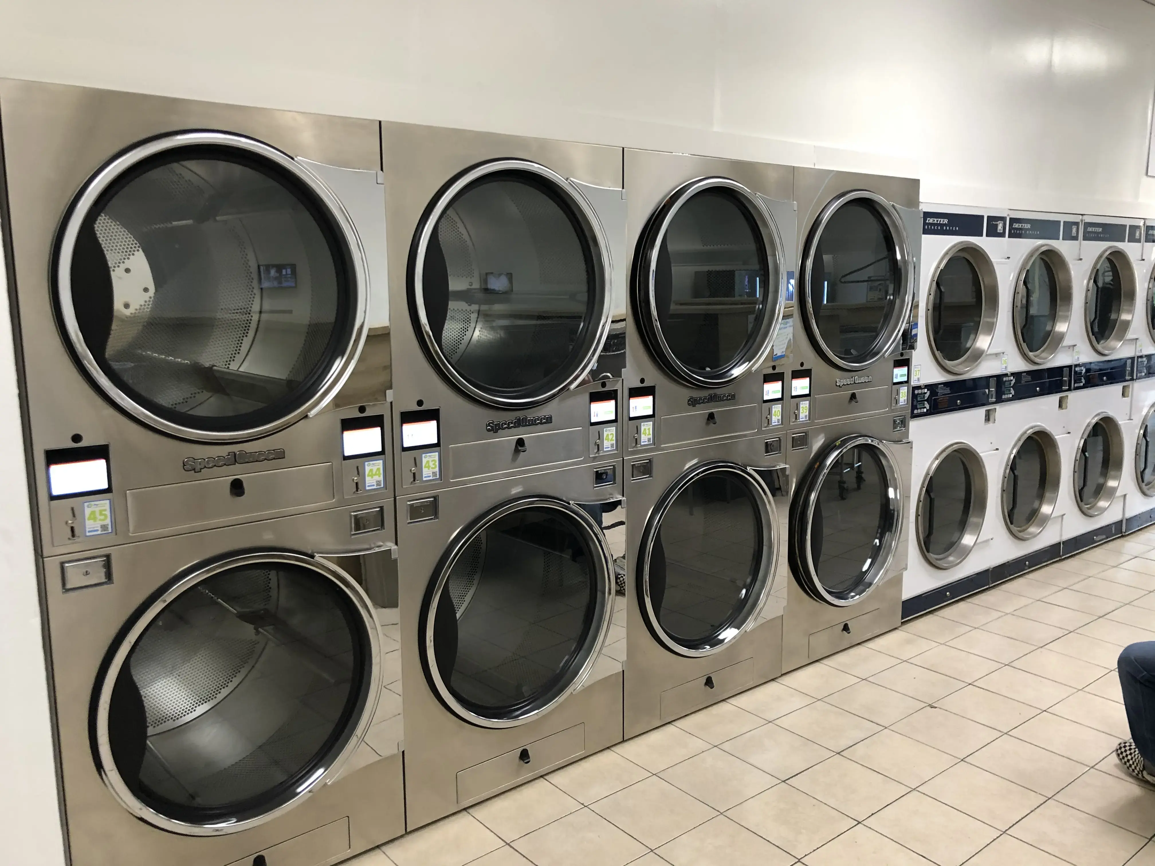 Club Laundromat thumbnail 10