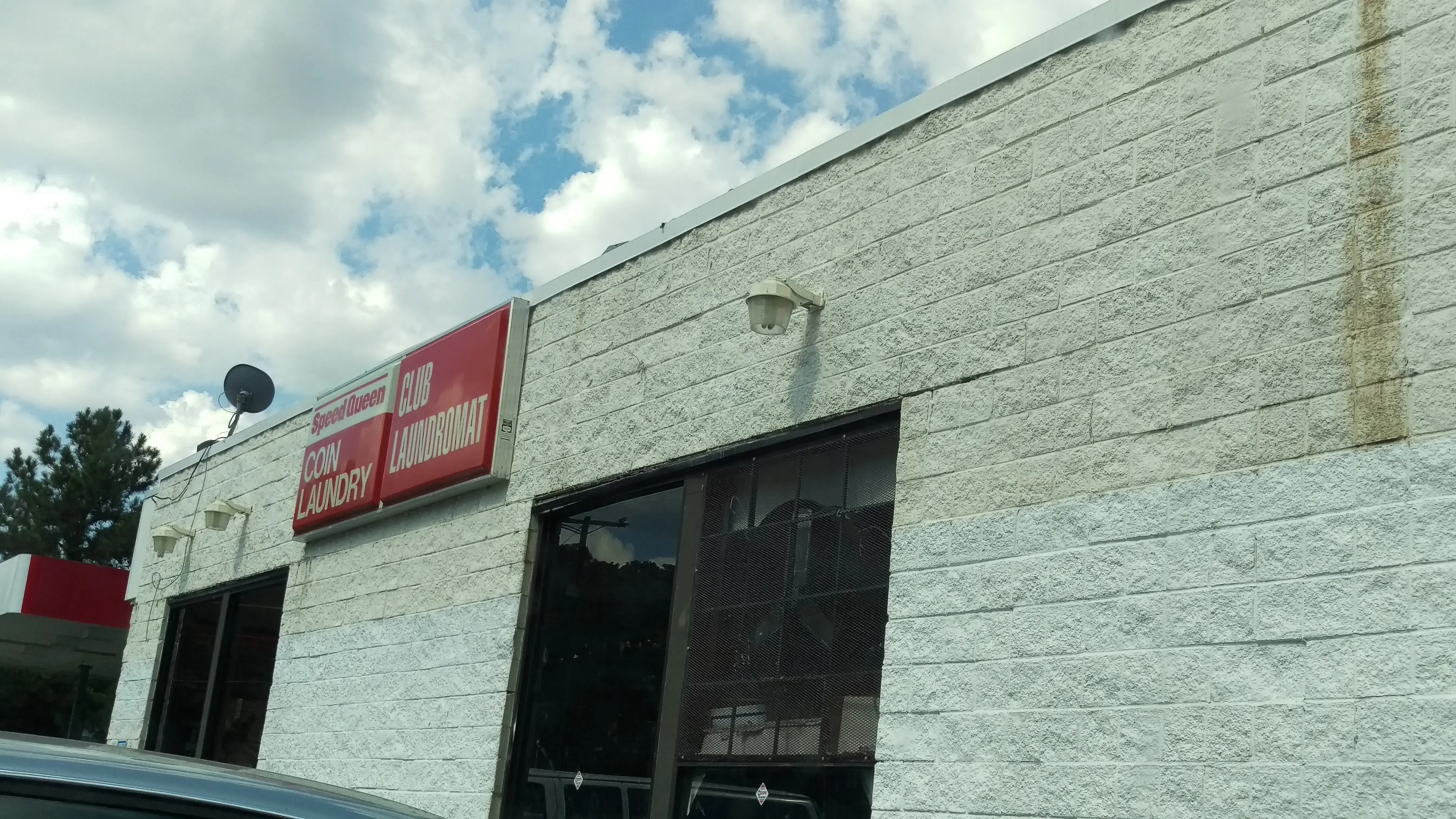 Club Laundromat thumbnail 15