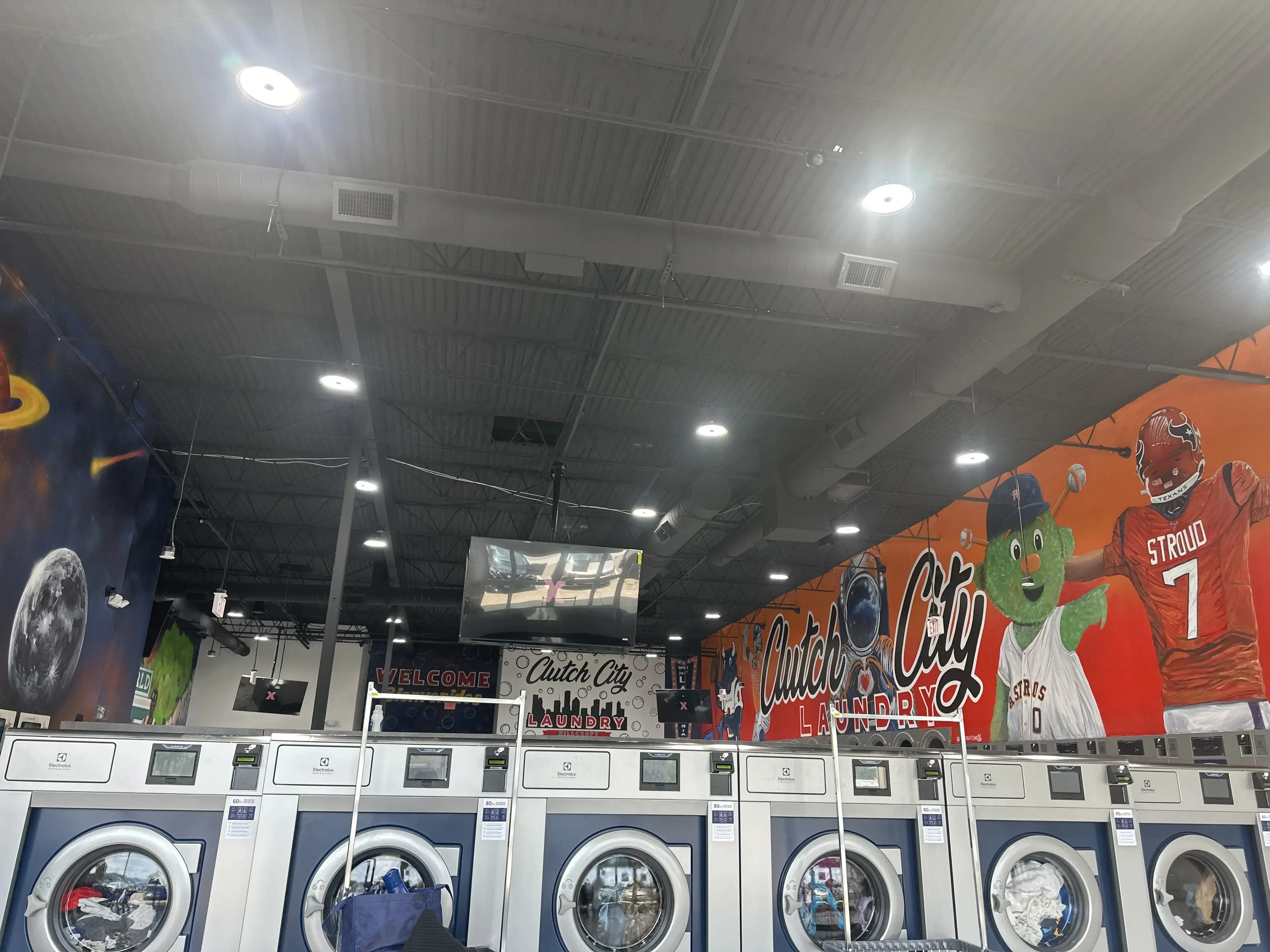 Clutch City Laundry - Hillcroft - Image 2