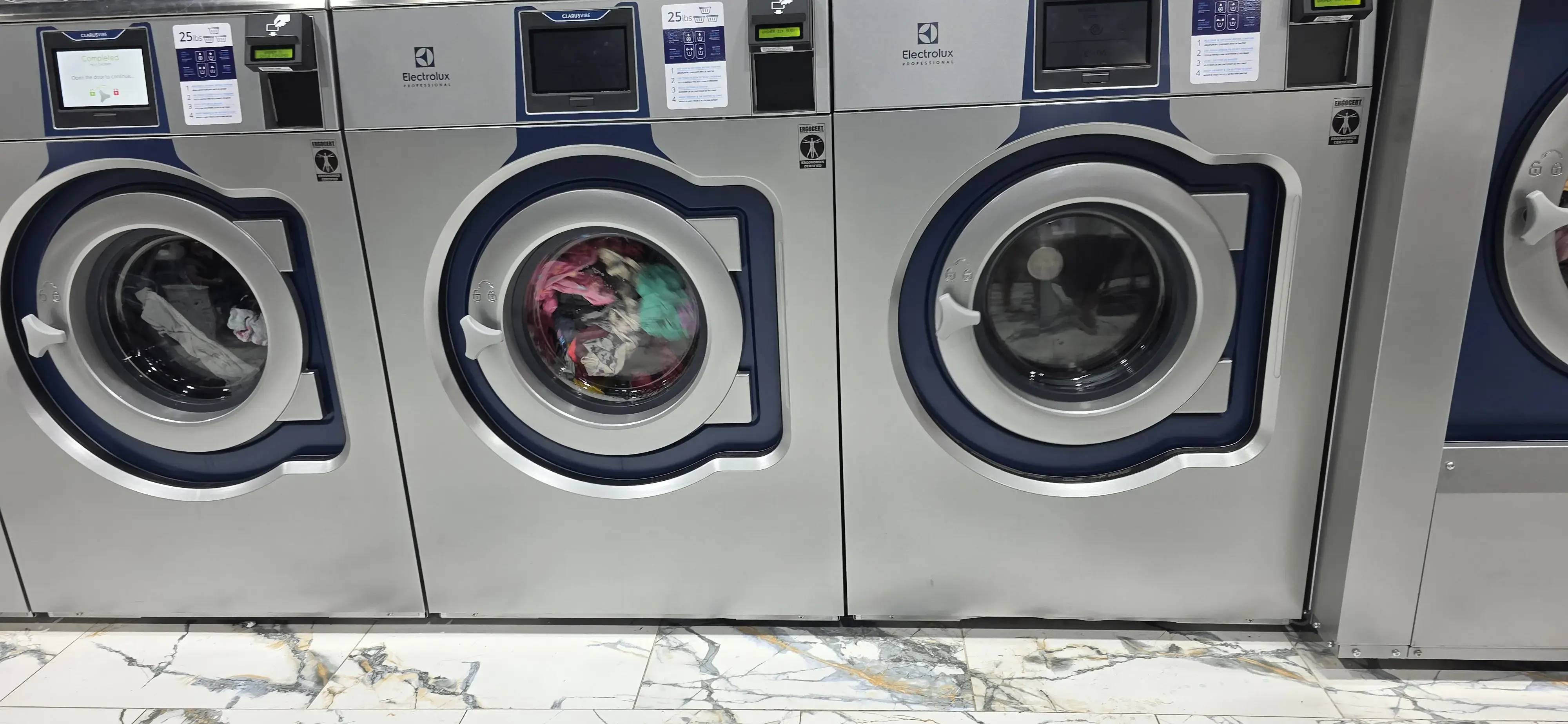 Clutch City Laundry - Hillcroft thumbnail 3