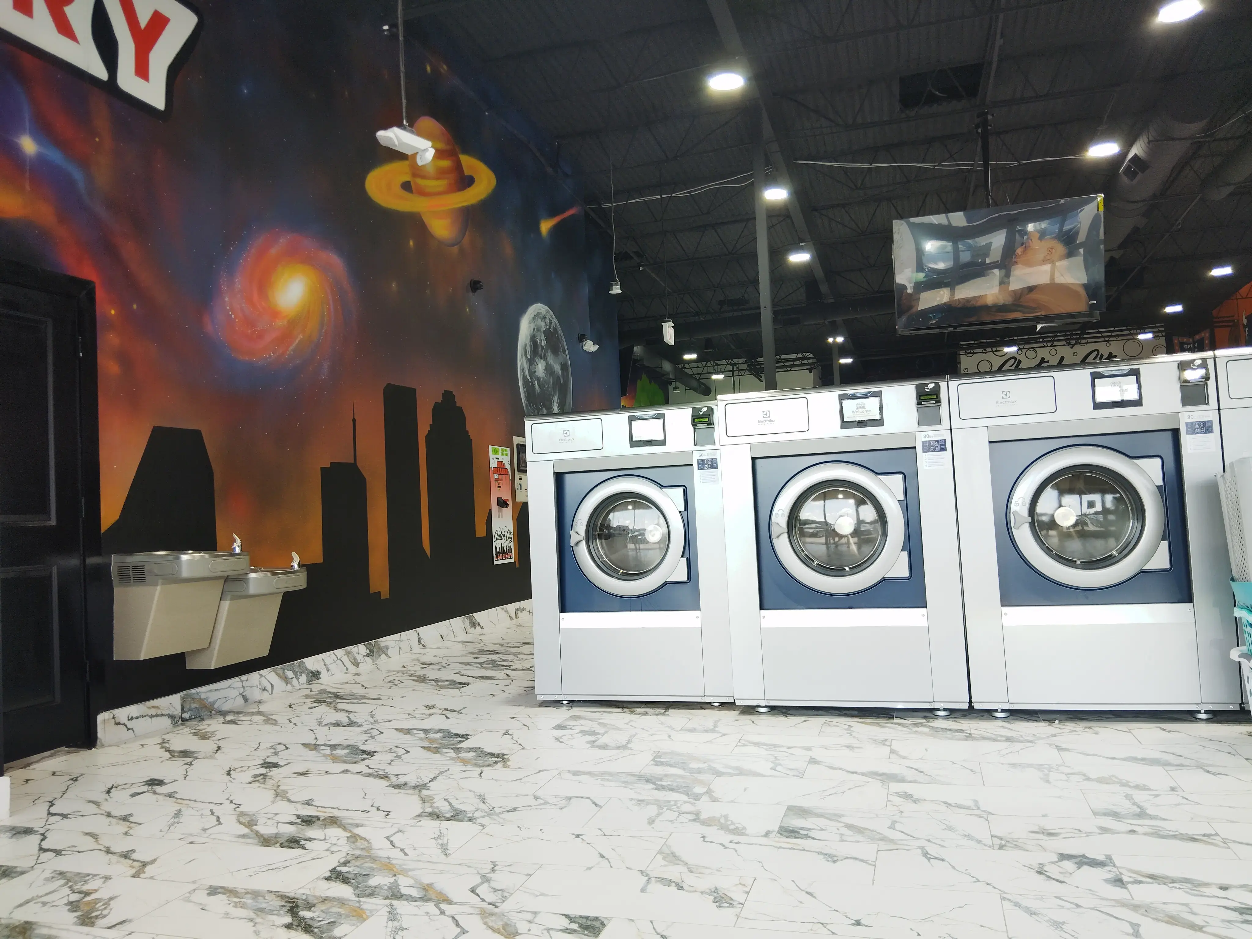Clutch City Laundry - Hillcroft - Image 5