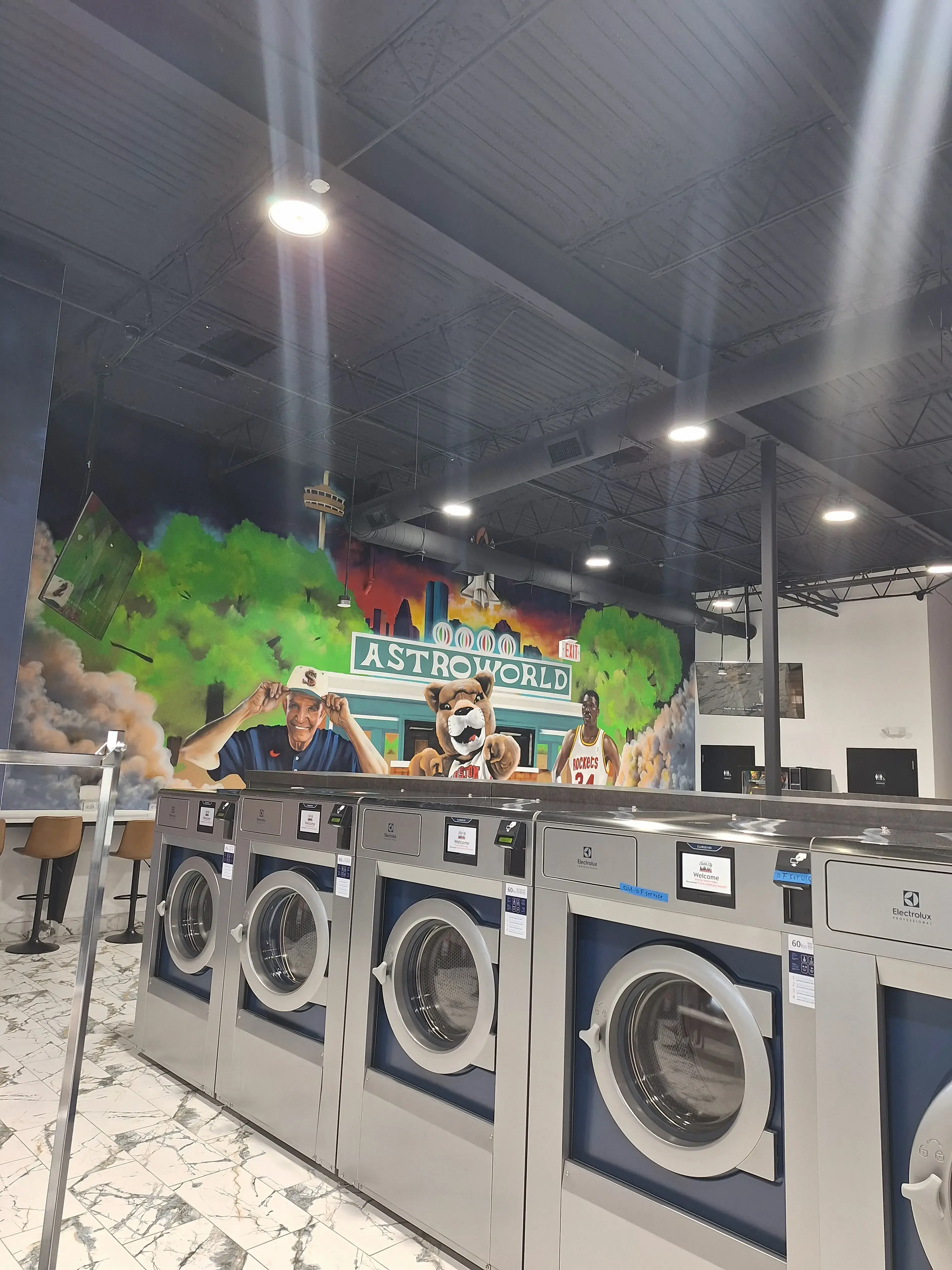 Clutch City Laundry - Hillcroft - Image 9