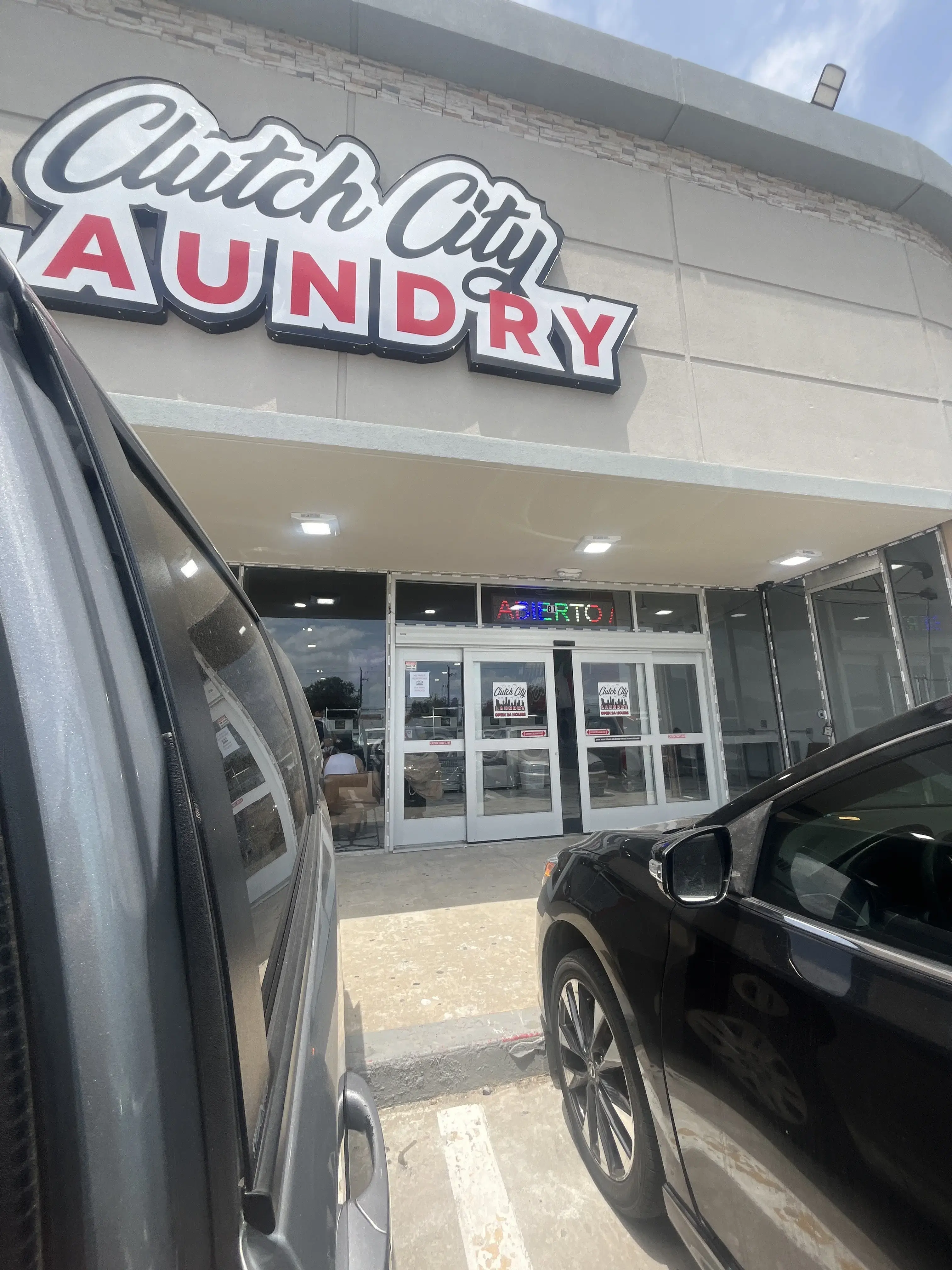 Clutch City Laundry - Hillcroft - Image 4