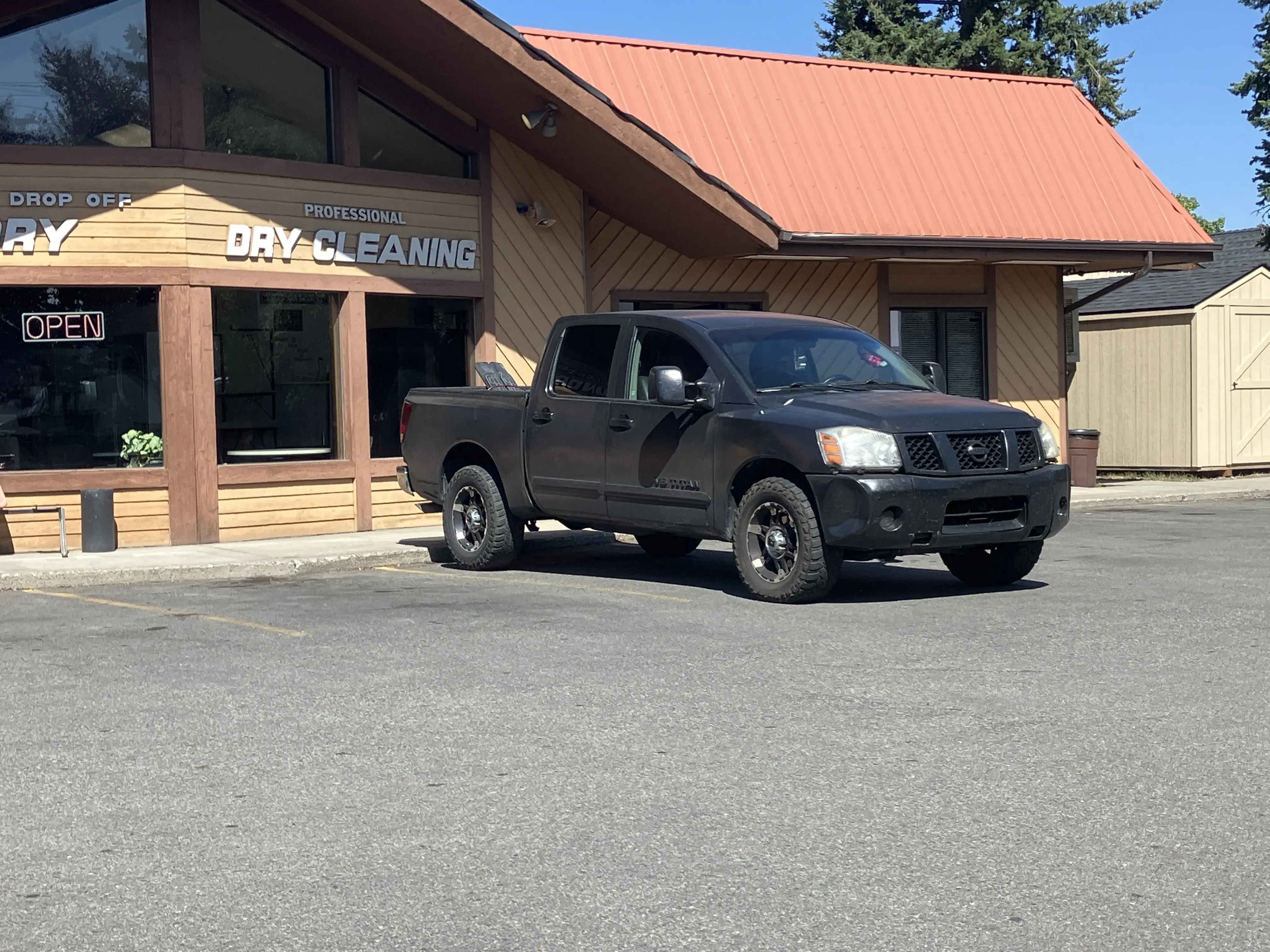 Coeur d'Alene Laundry & Drycleaning thumbnail 10