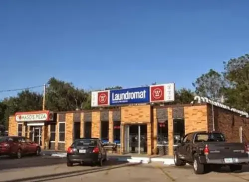 Coin Kleen Laundromat - Image 4