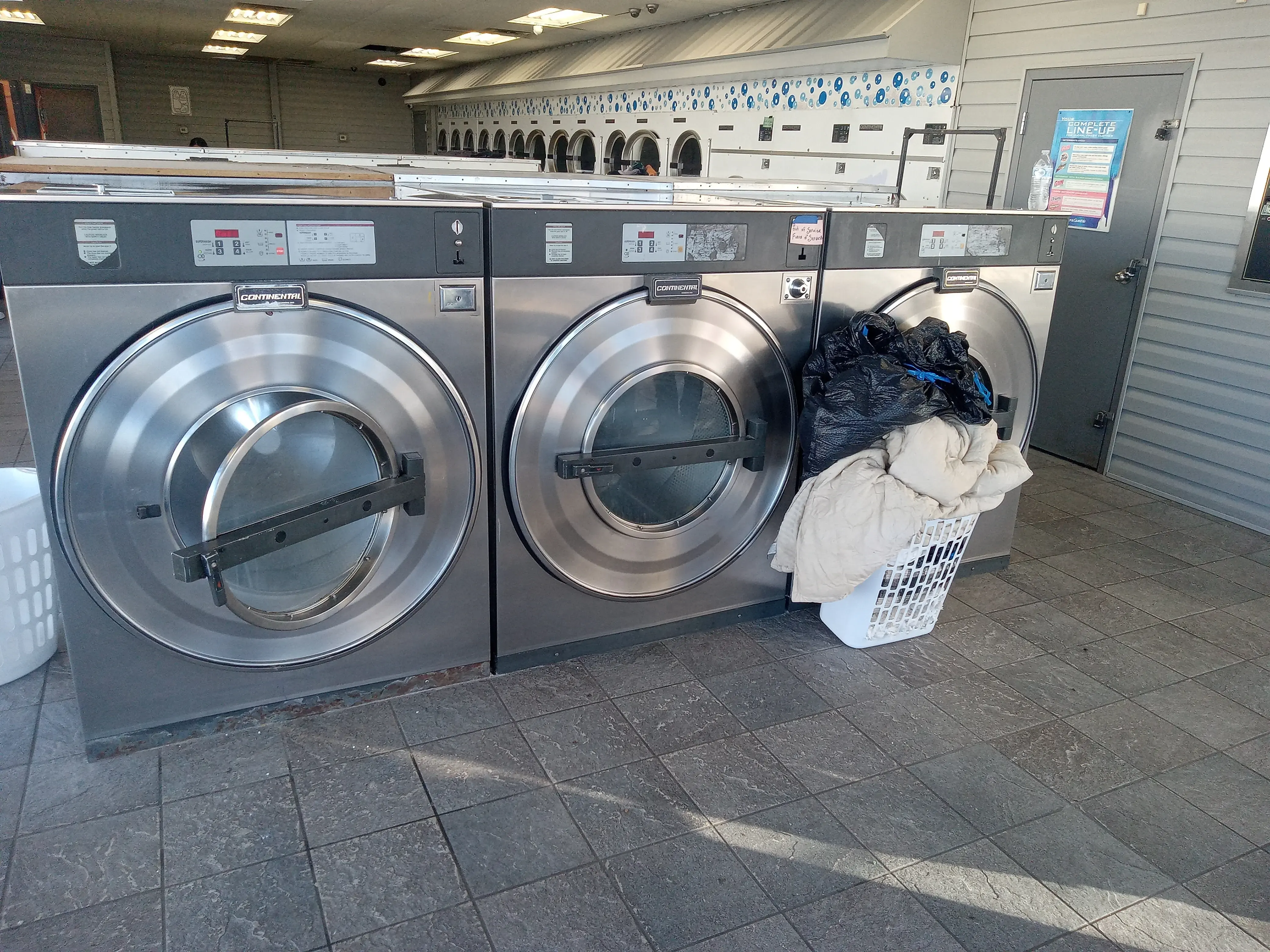 Coin Laundry - Image 6