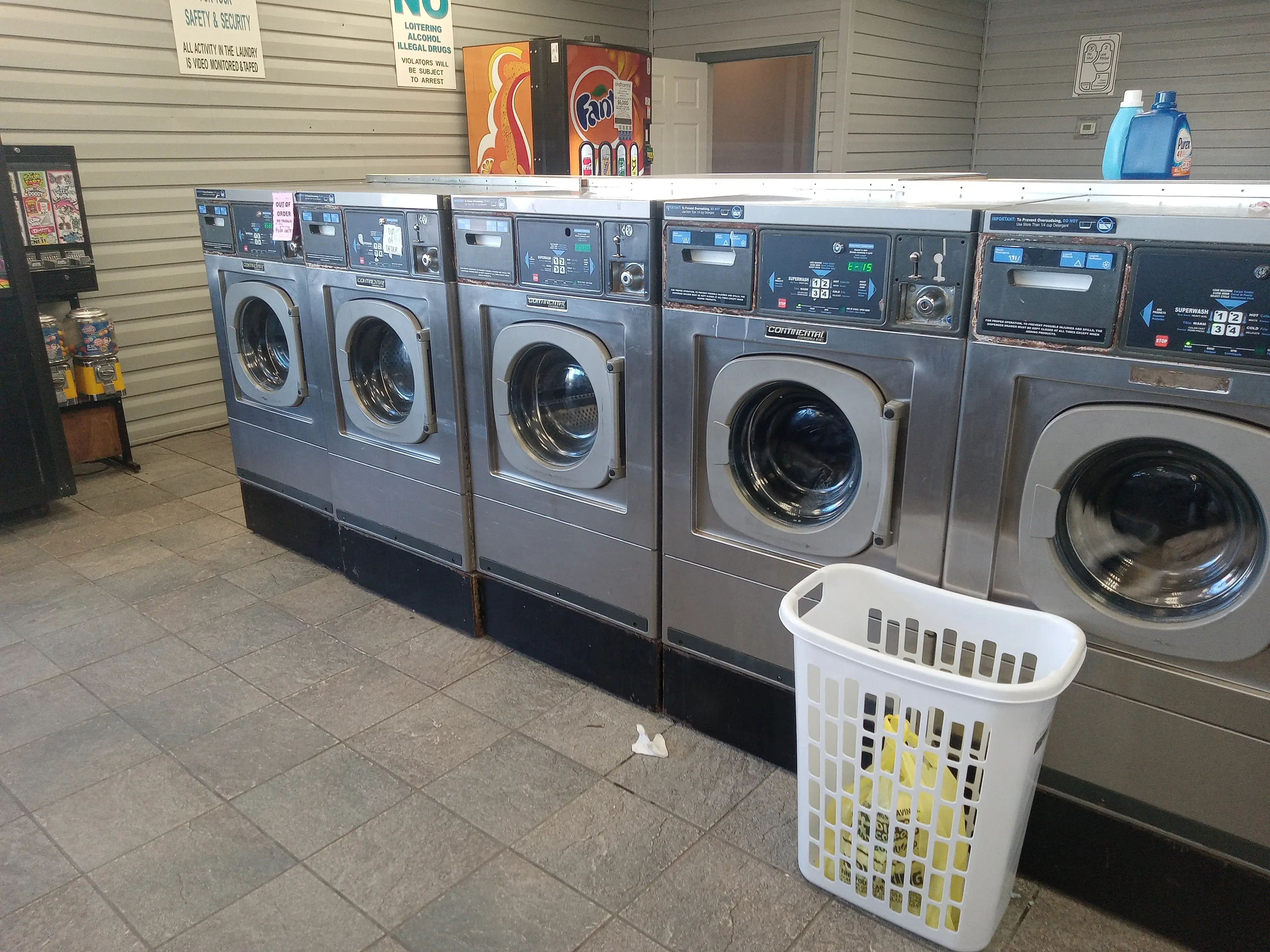 Coin Laundry - Image 8