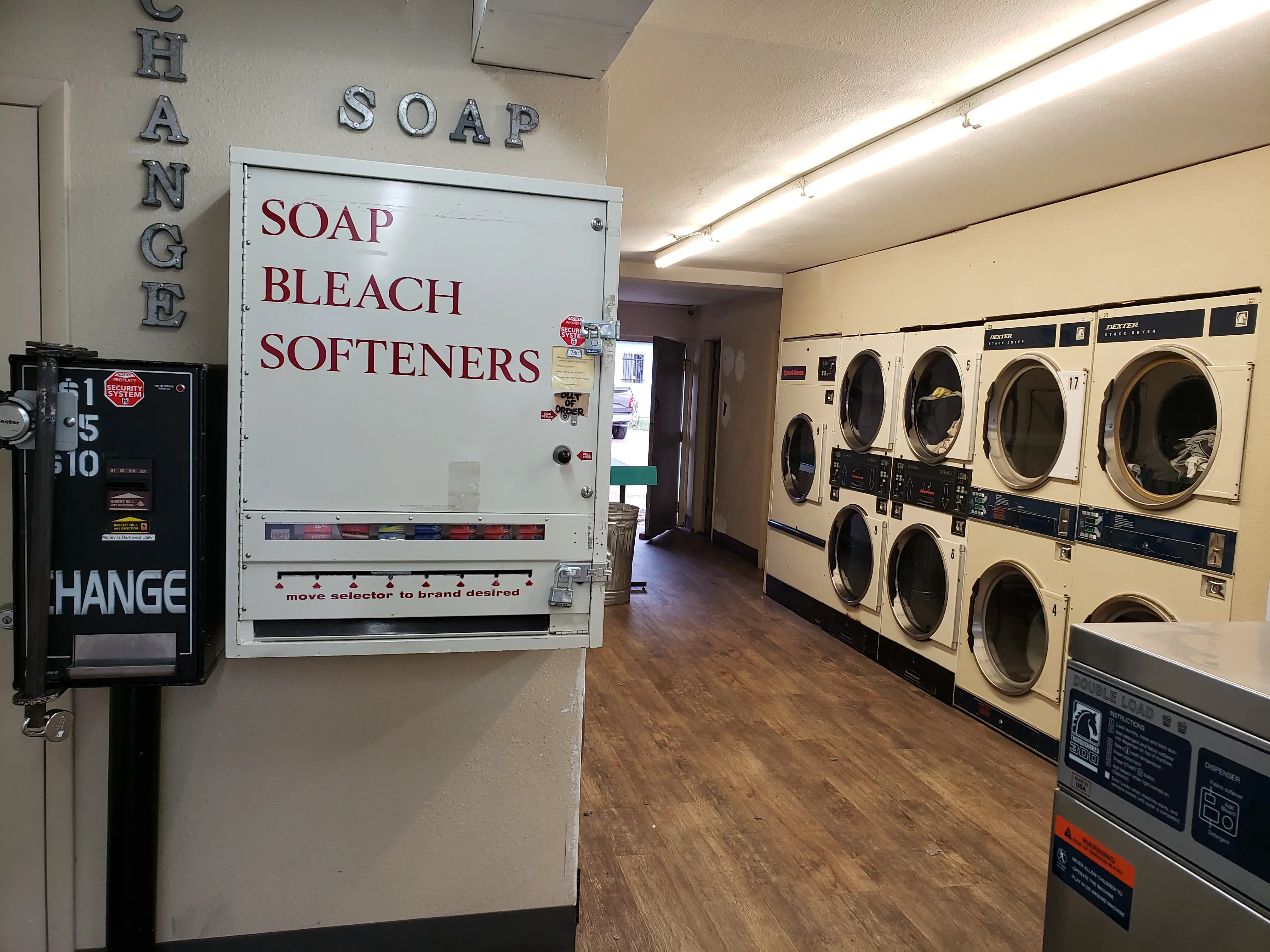 Coin Laundry - Image 17