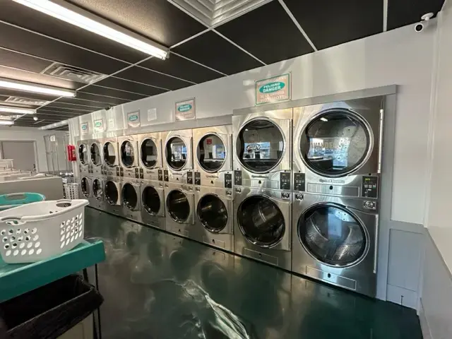 Coin Laundry - Image 8