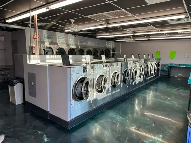 Coin Laundry - Image 10