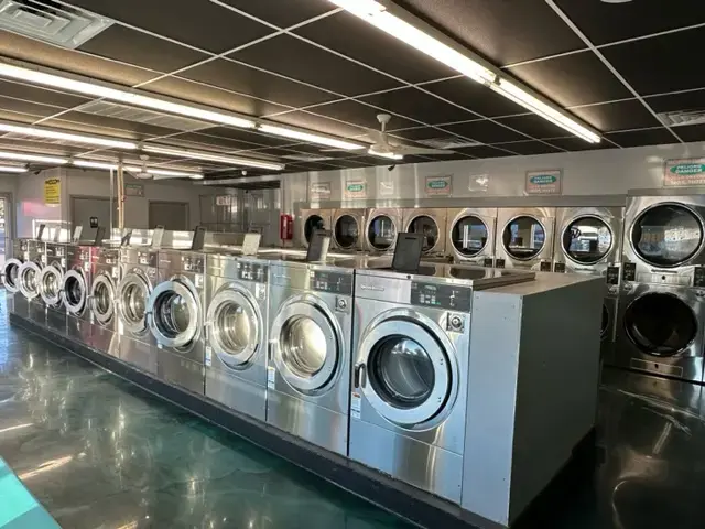 Coin Laundry - Image 1