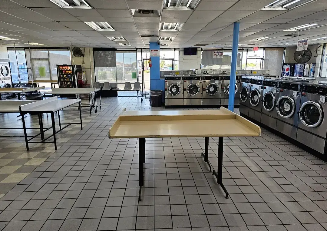 Coin Laundry - Image 5