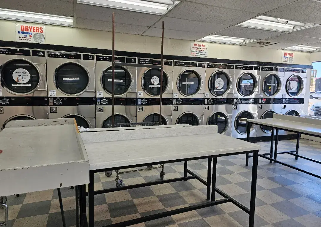 Coin Laundry - Image 4