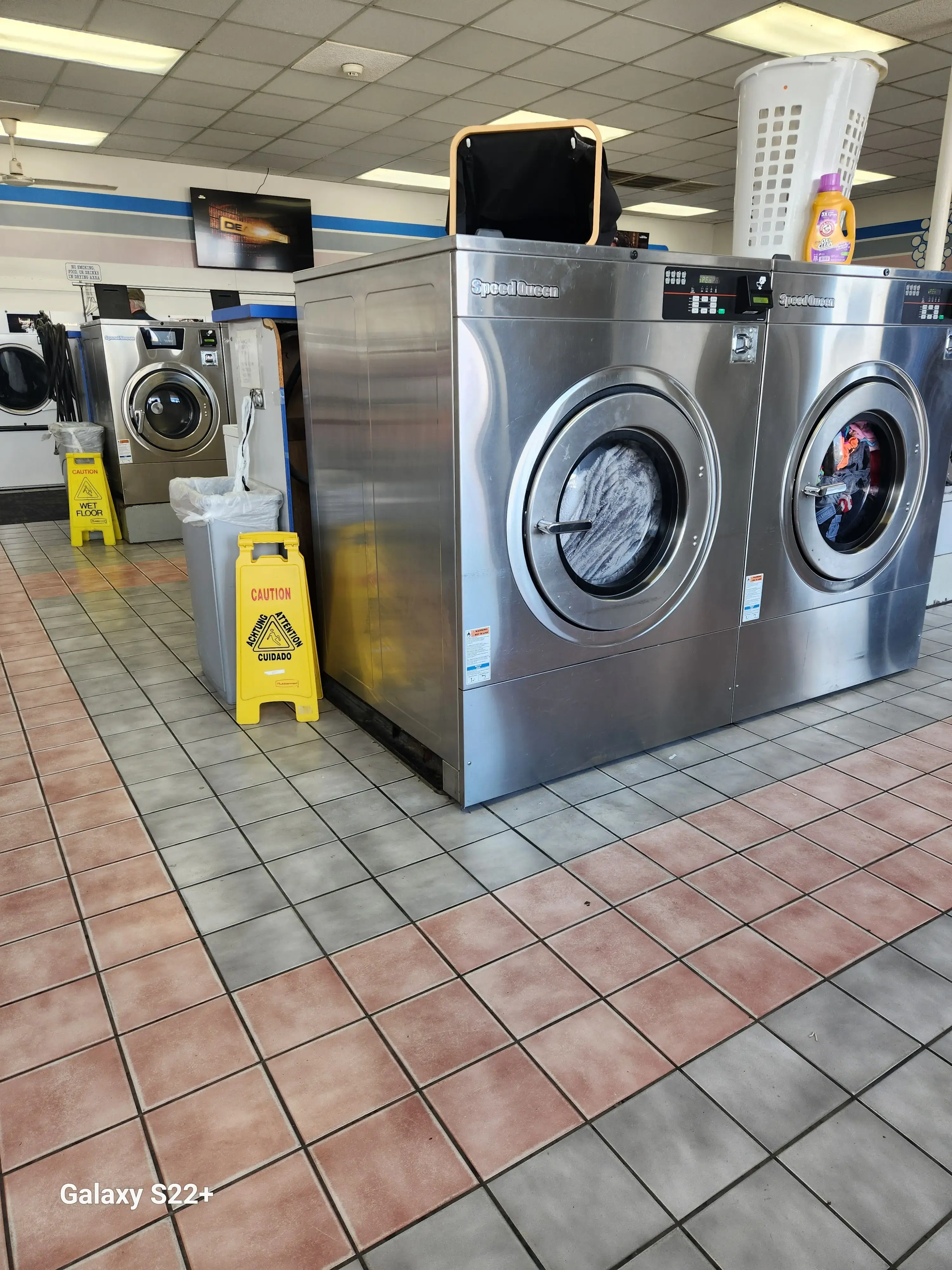 Coin Laundry - Image 5
