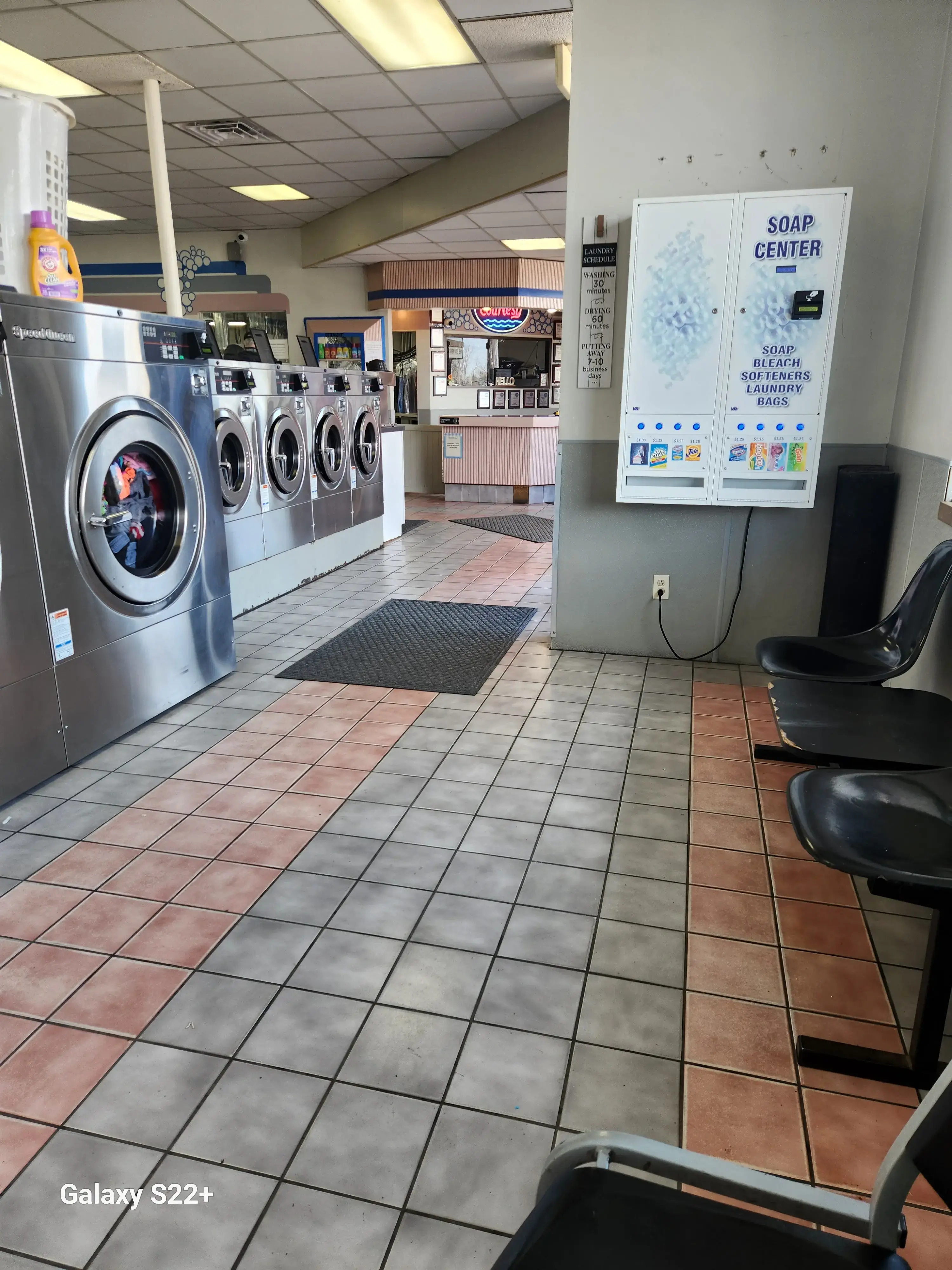 Coin Laundry thumbnail 9