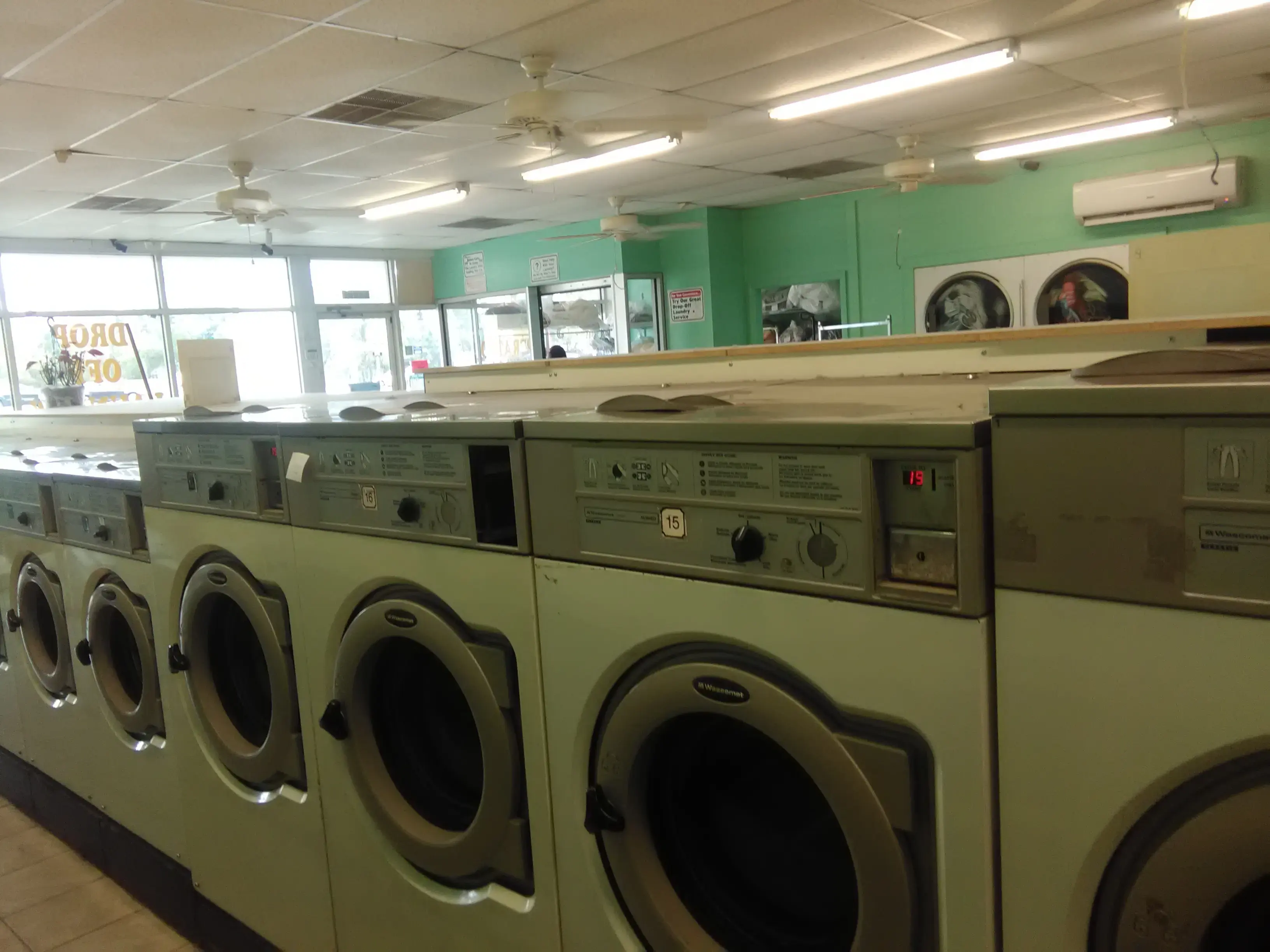 Coin Laundry thumbnail 6