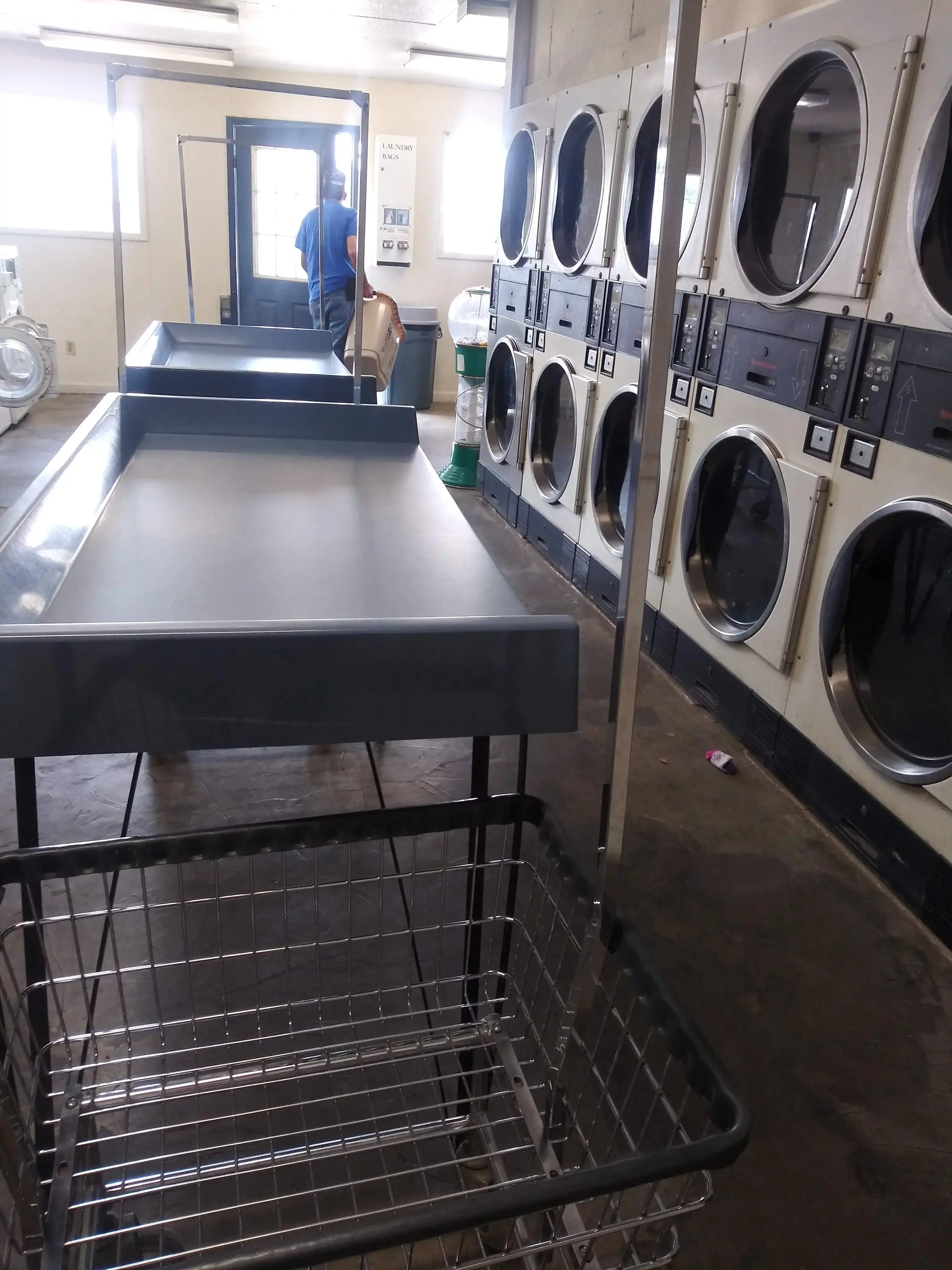 Coin Laundry - Image 2