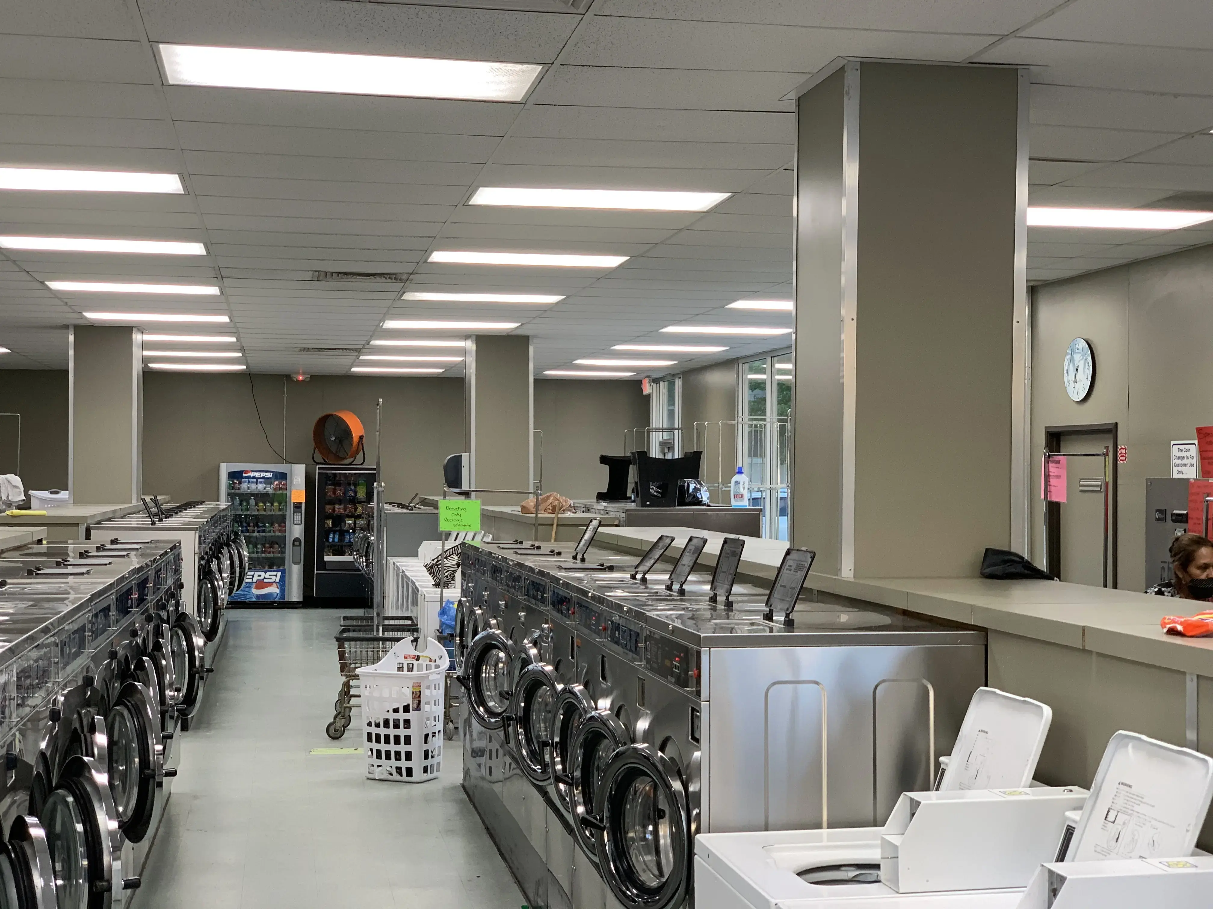 Coin Laundry - Image 16