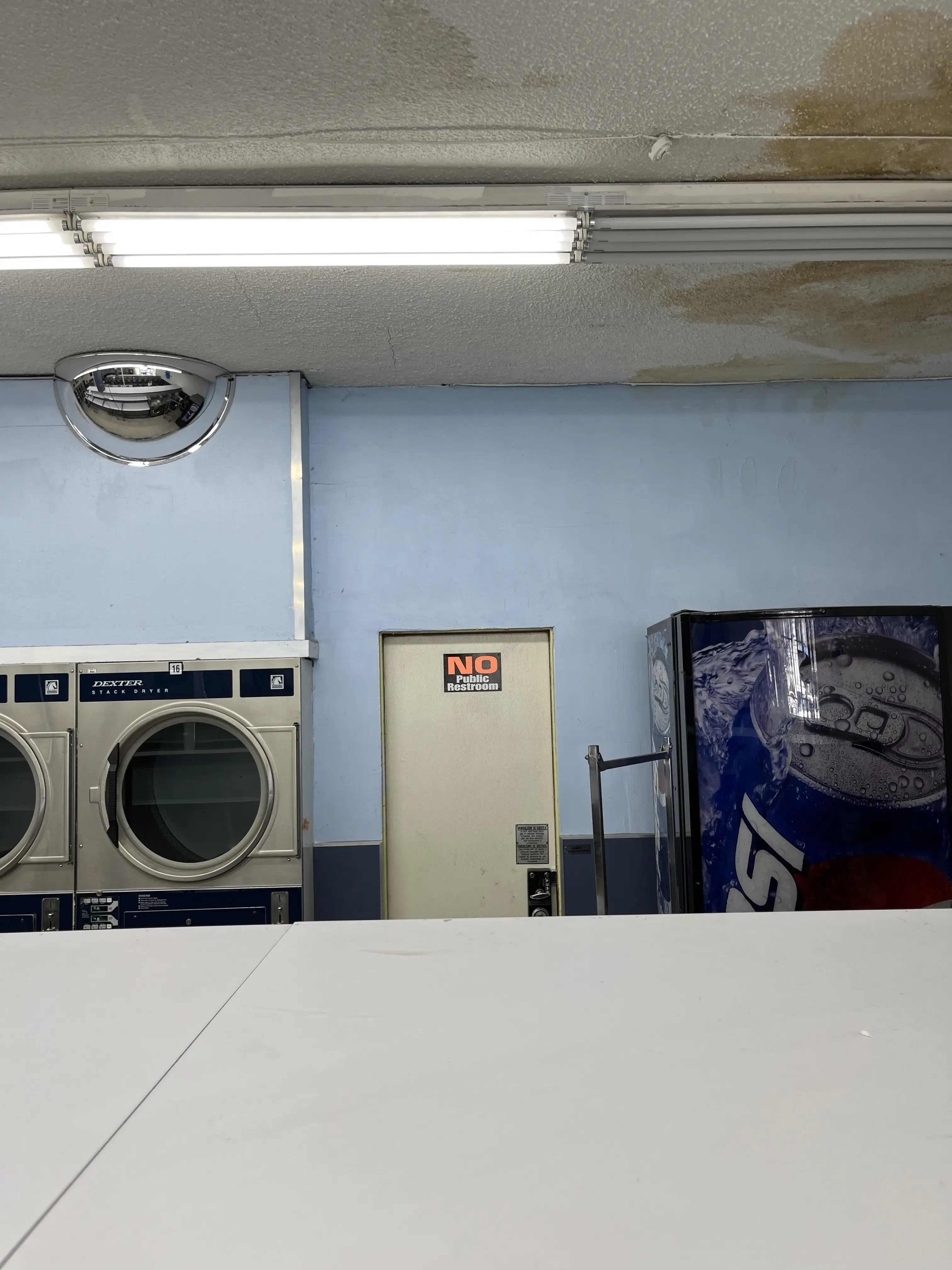 Coin Laundry - Image 4