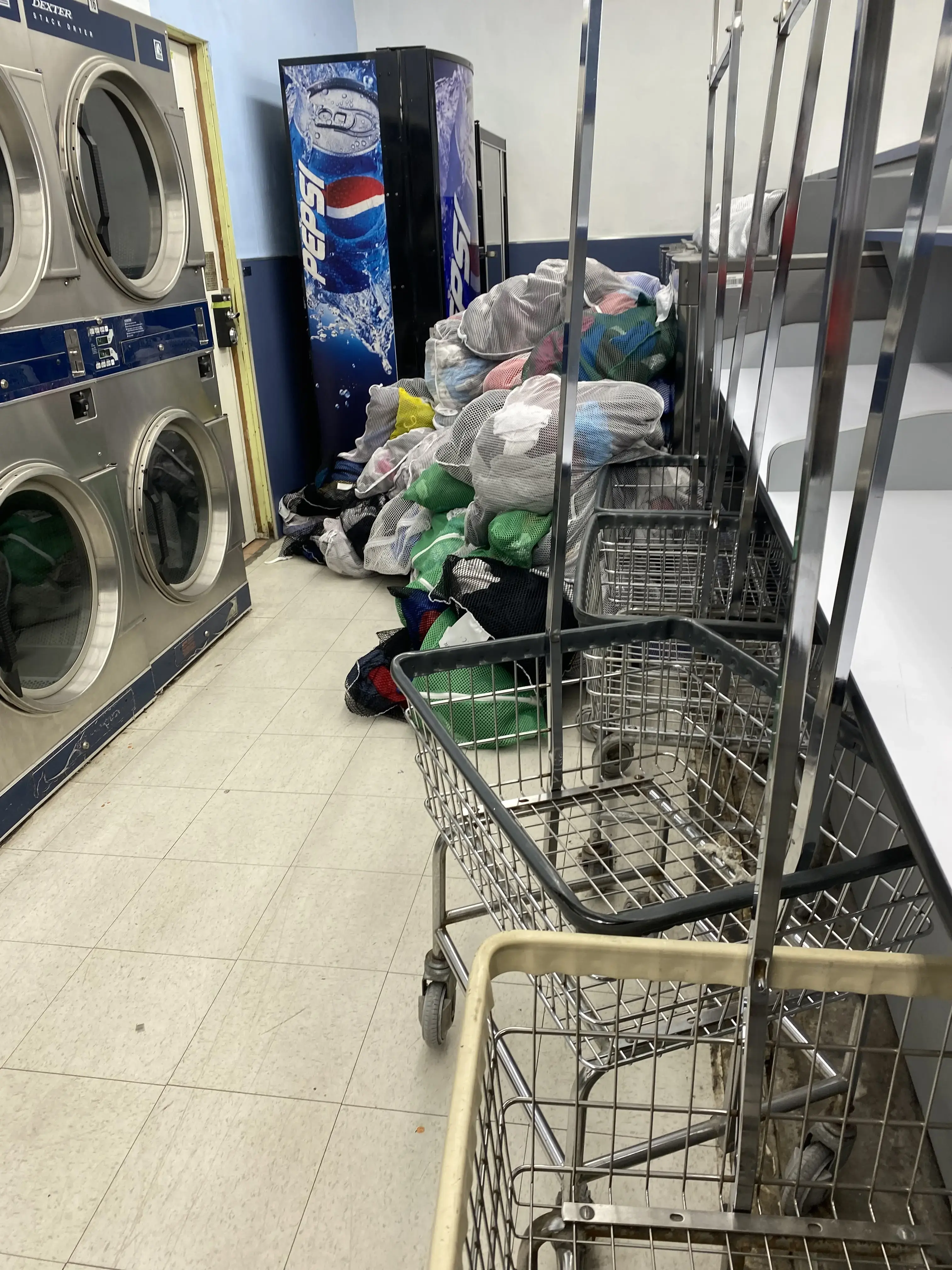 Coin Laundry - Image 2