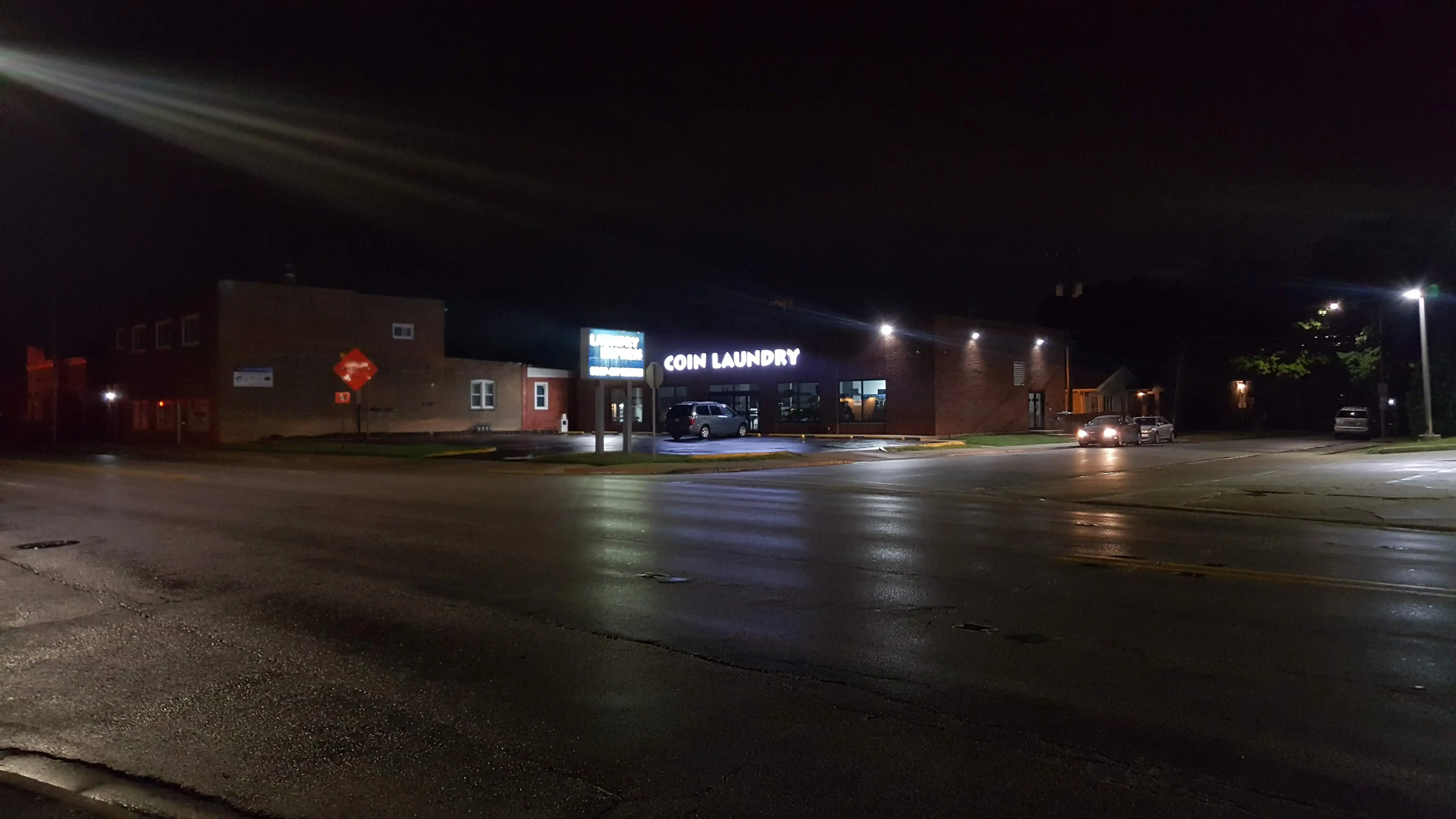 Coin Laundry - Image 4
