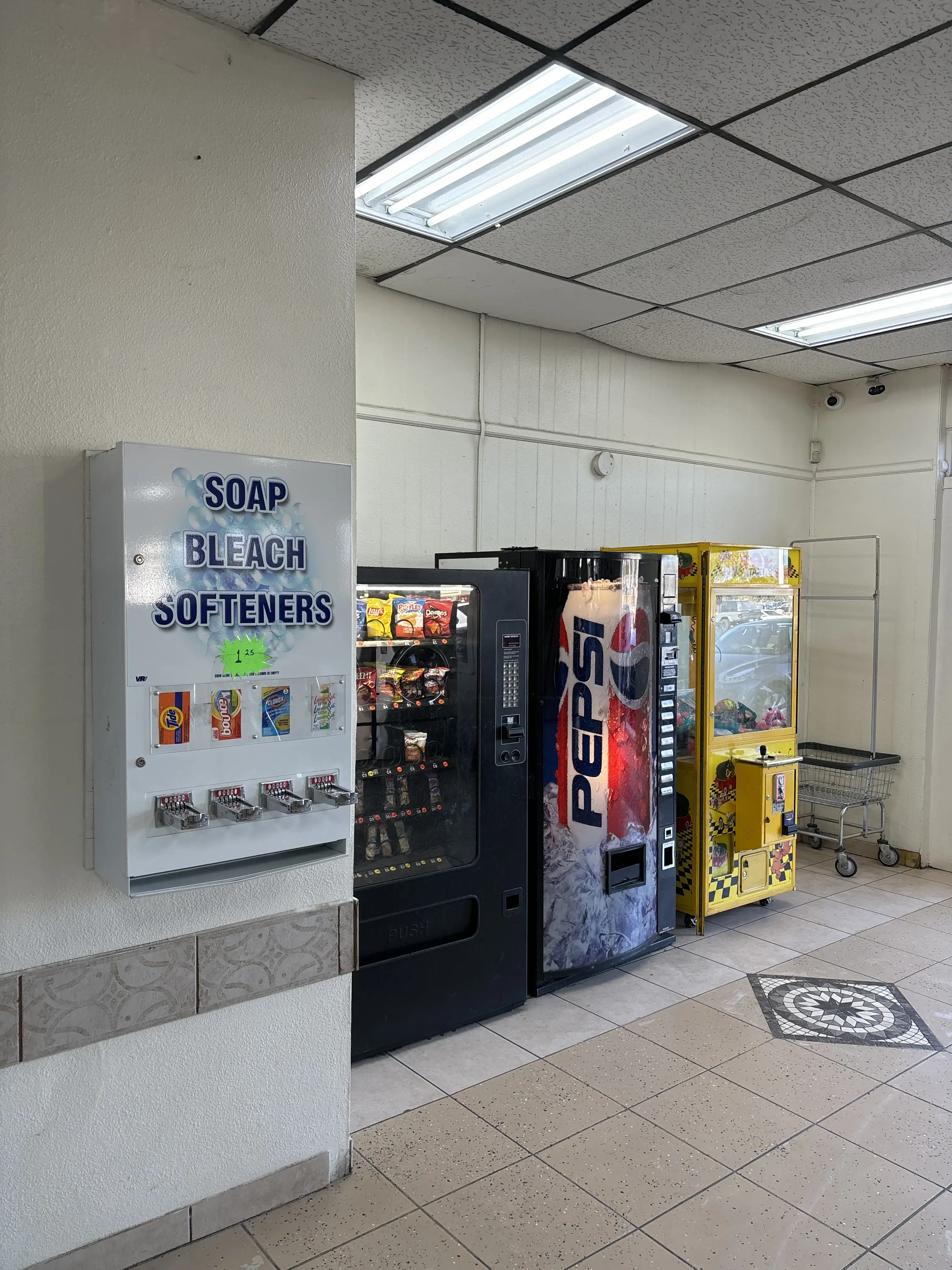 Coin Laundry - Image 4