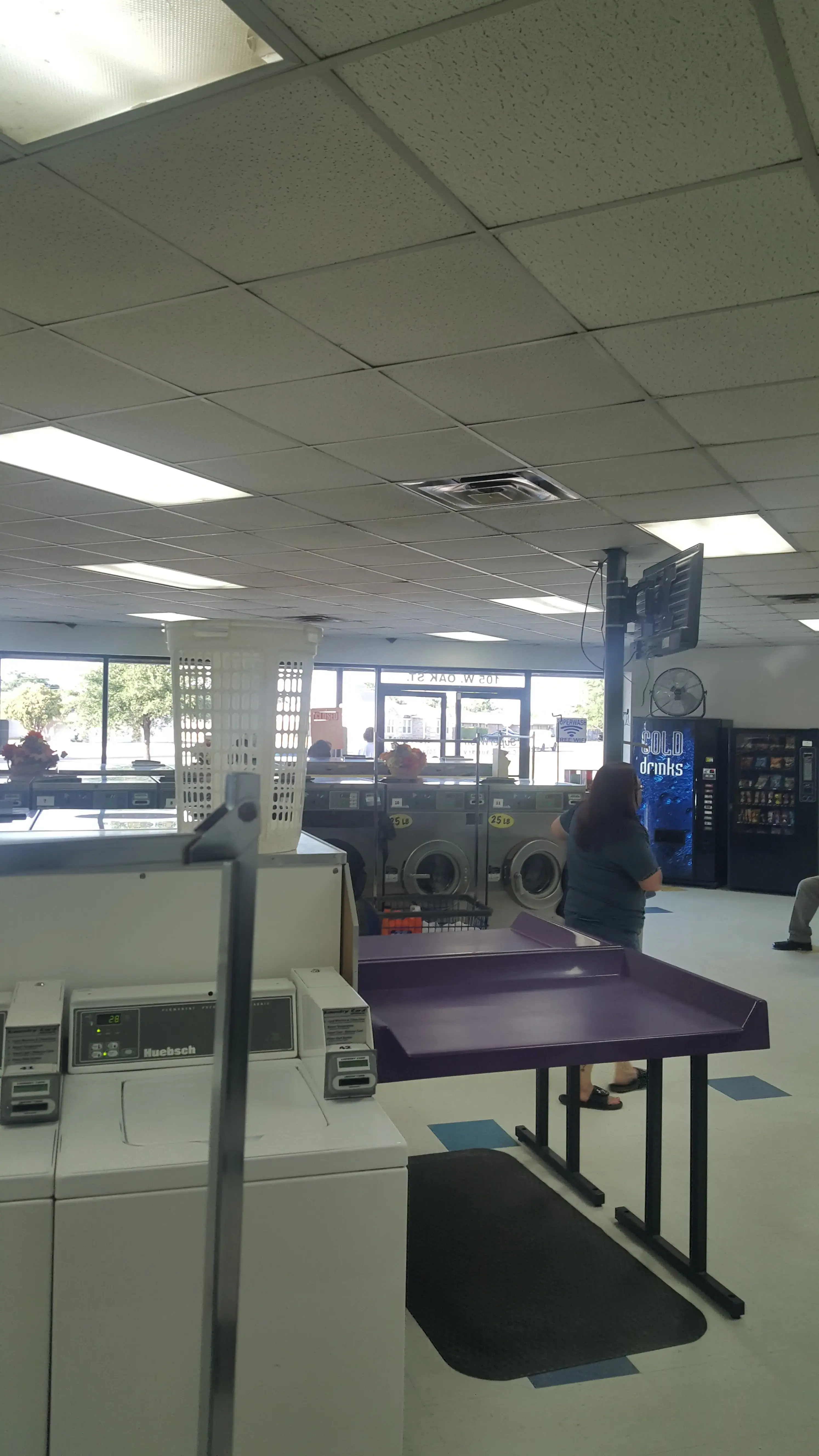 Coin Laundry - Image 4