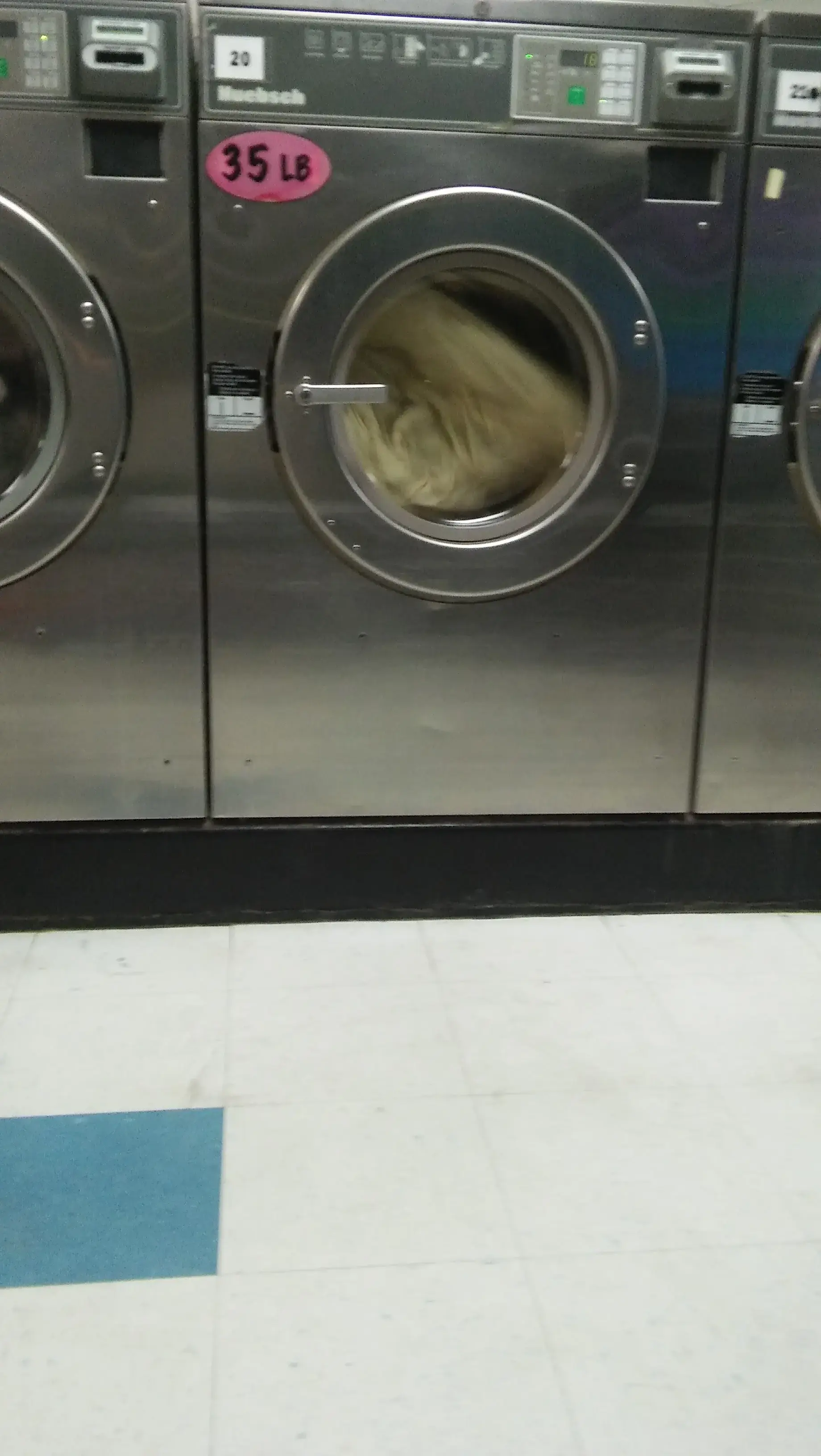 Coin Laundry - Image 6