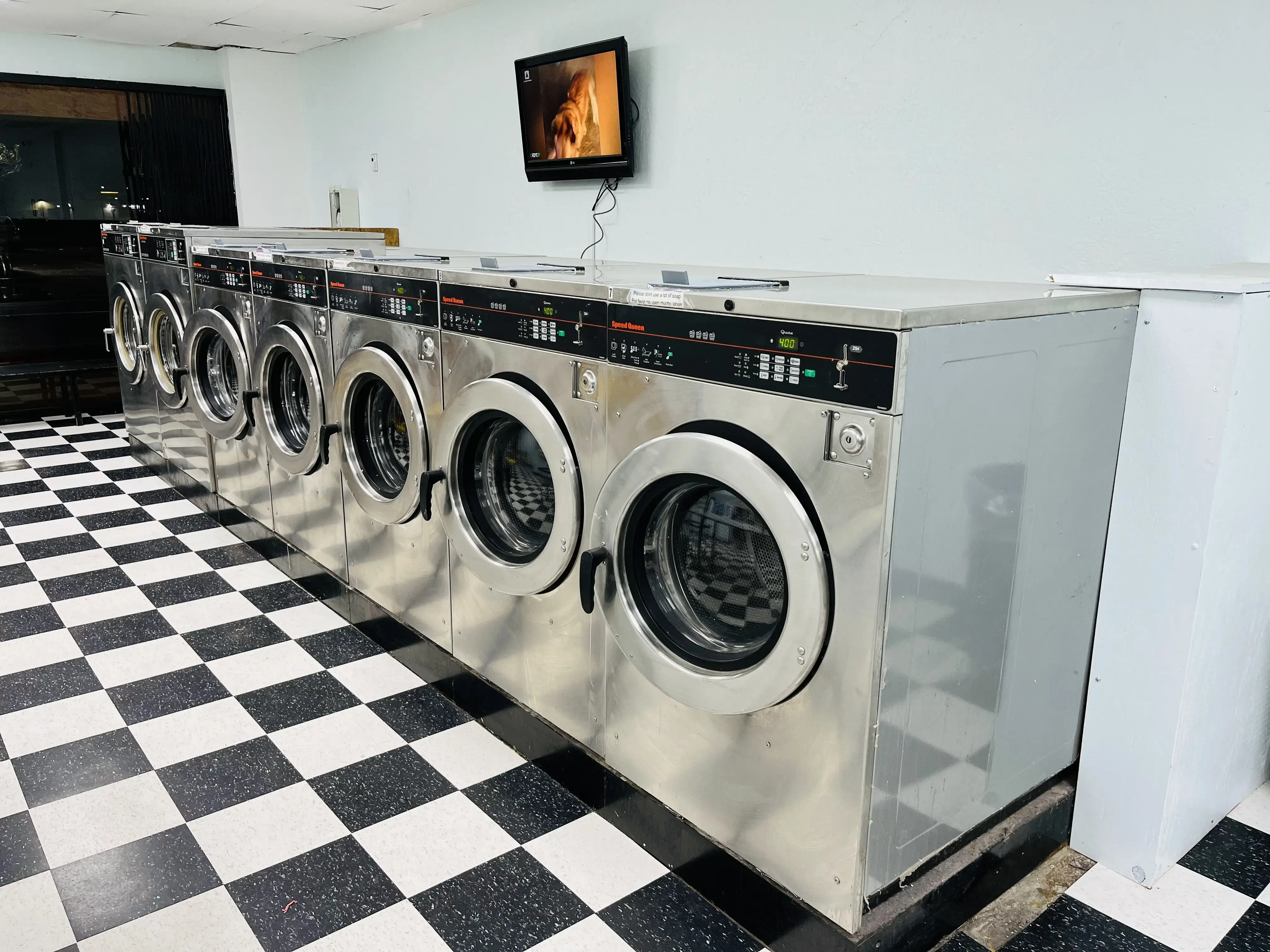 Coin Laundry on 27th thumbnail 18