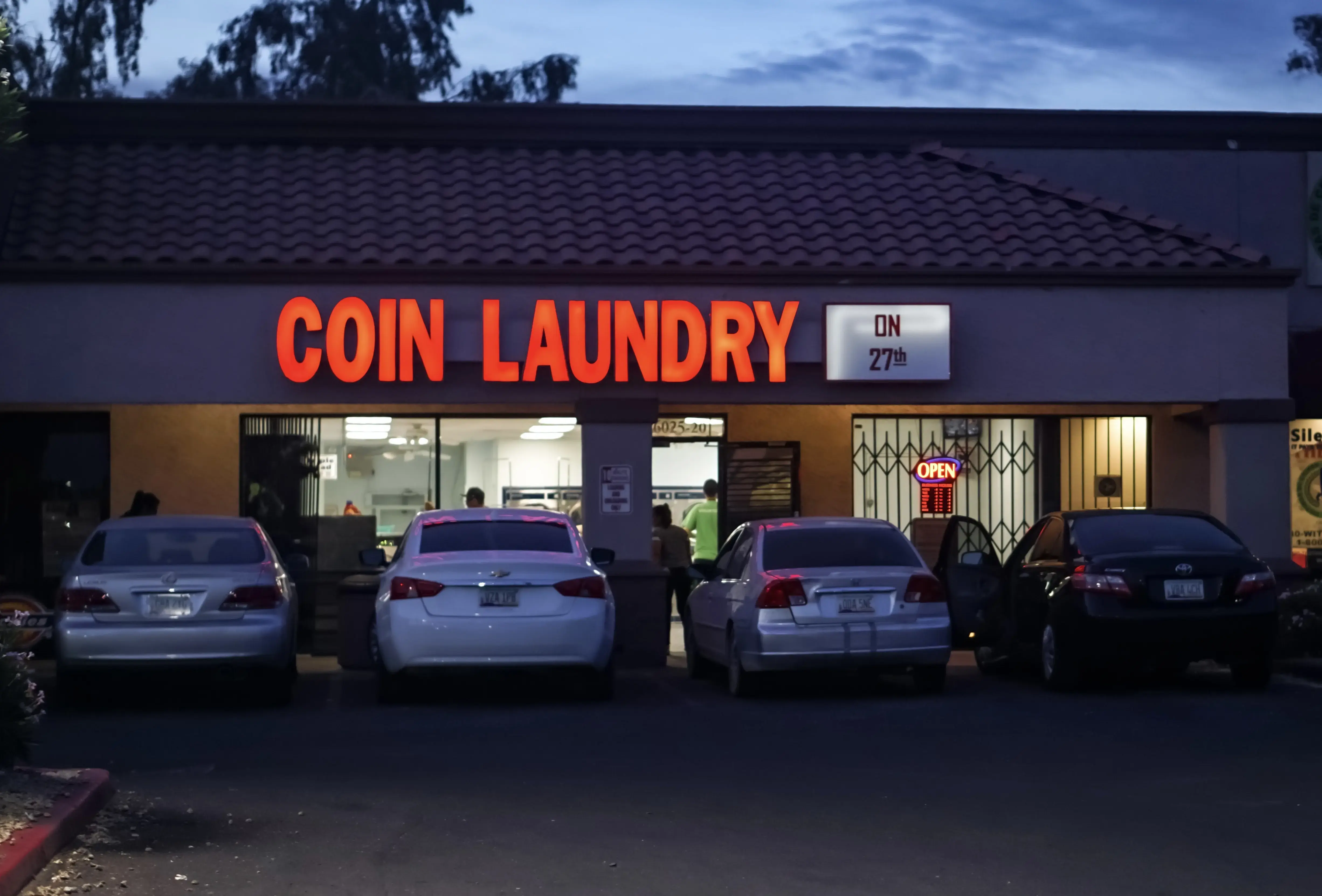 Coin Laundry on 27th - Image 3
