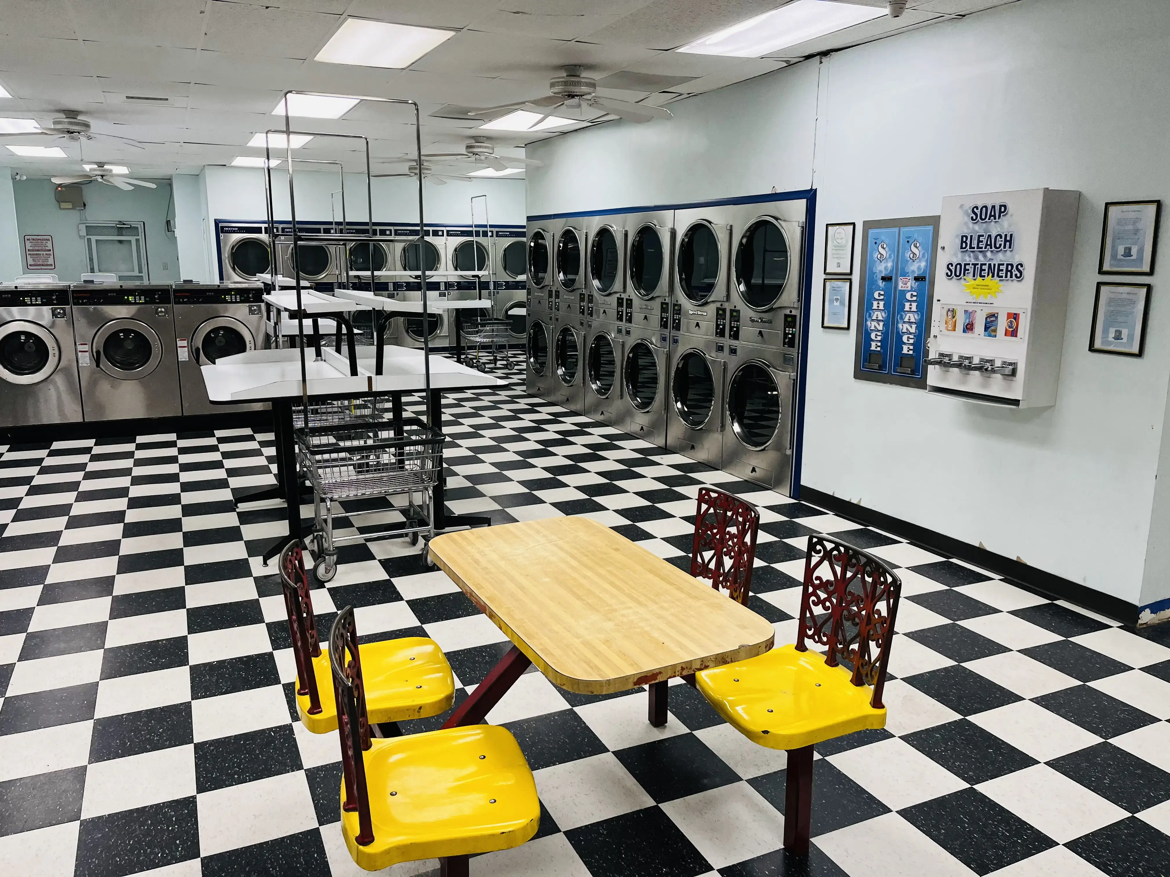 Coin Laundry on 27th thumbnail 20