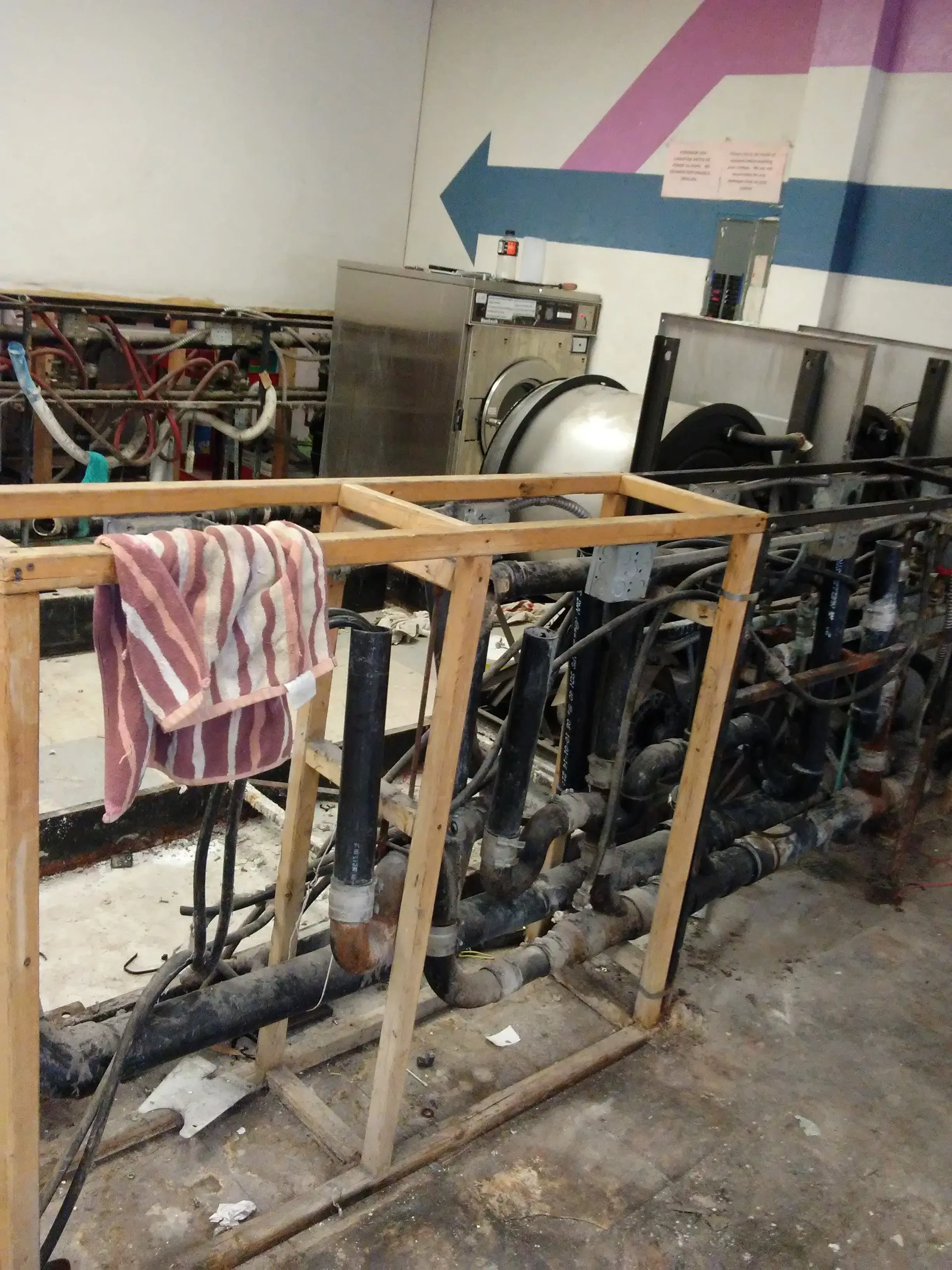 Coin Laundry on 27th - Image 9