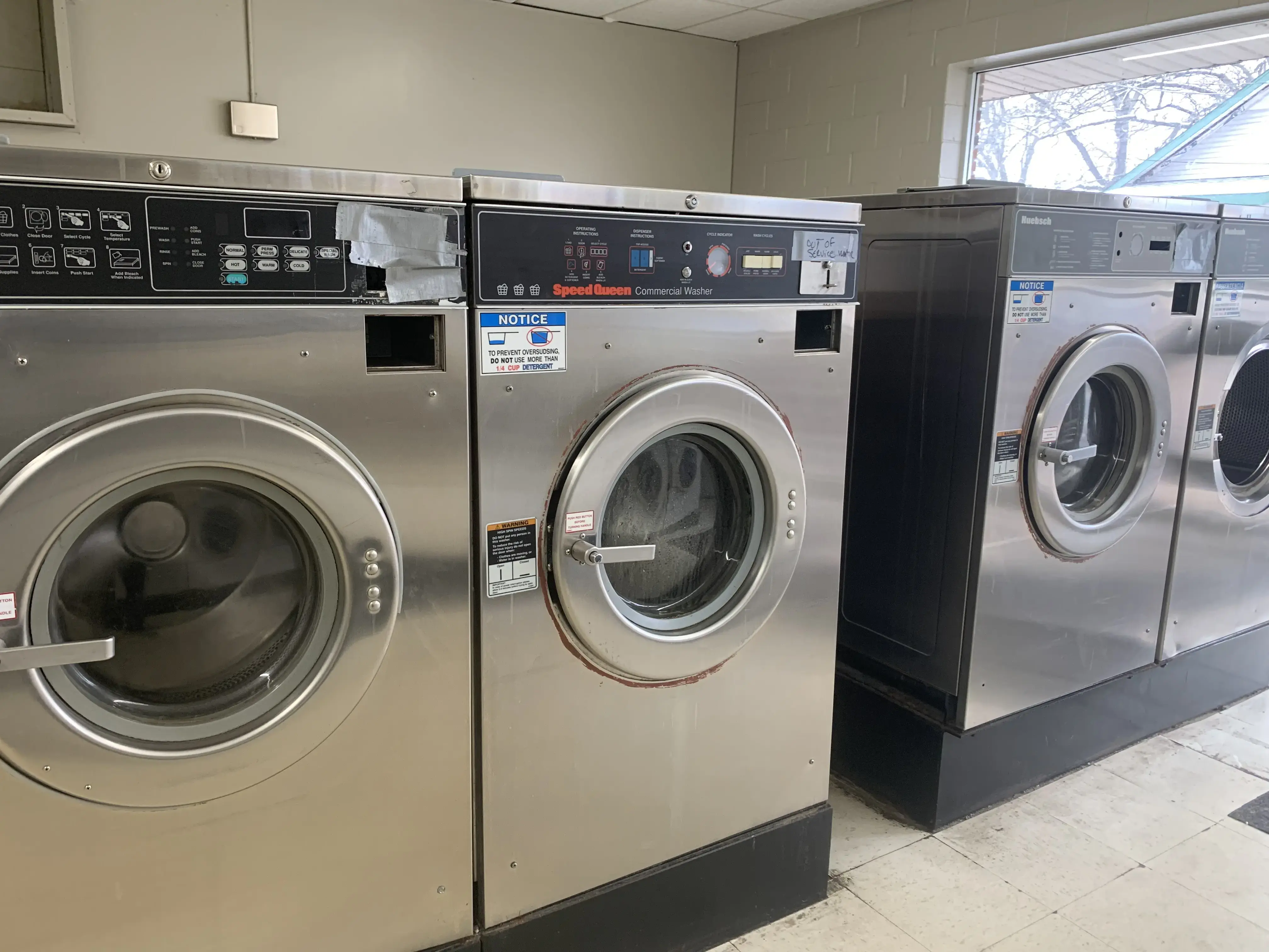 Coin laundry plaza thumbnail 5