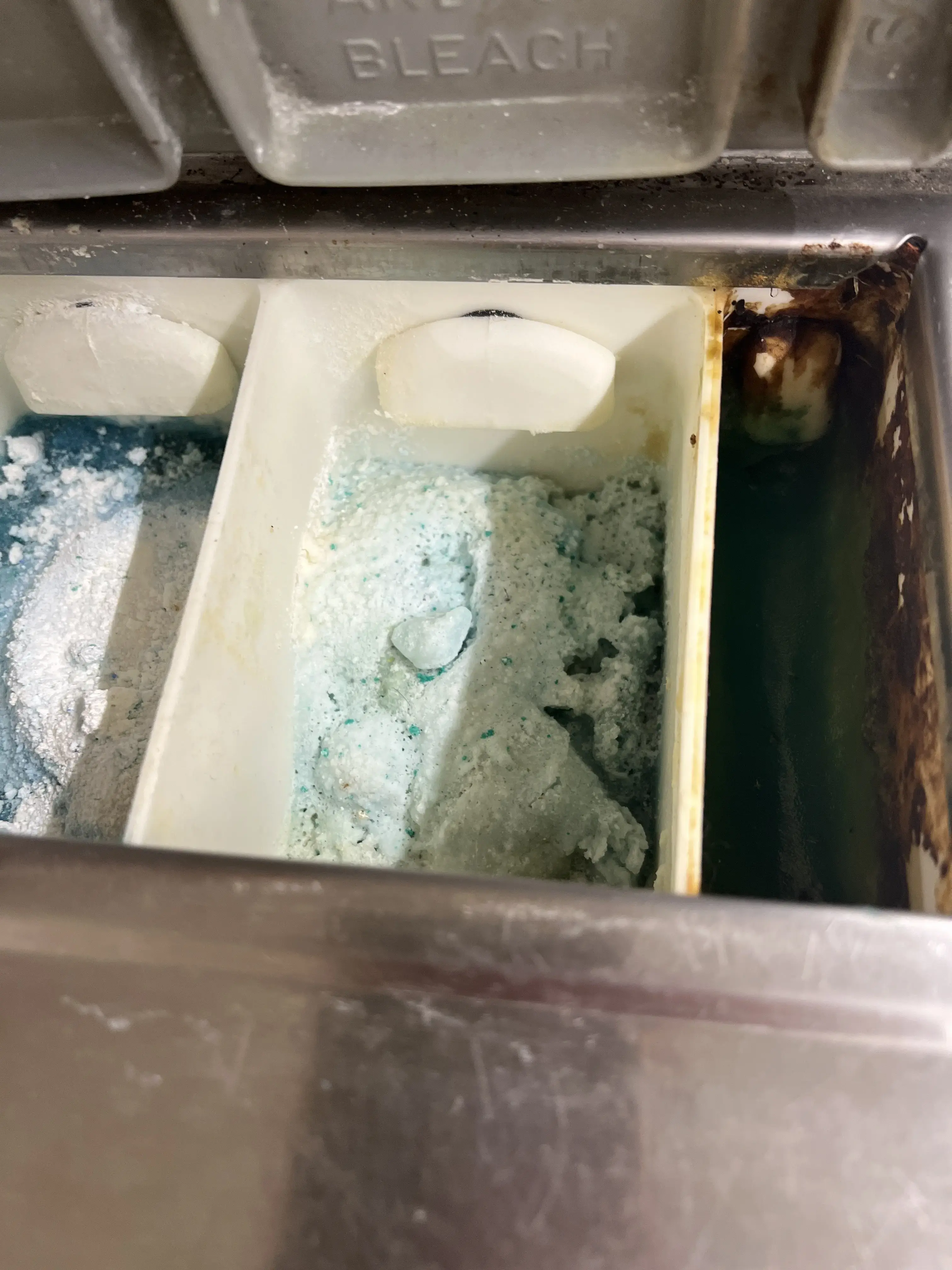 Coin laundry plaza thumbnail 8