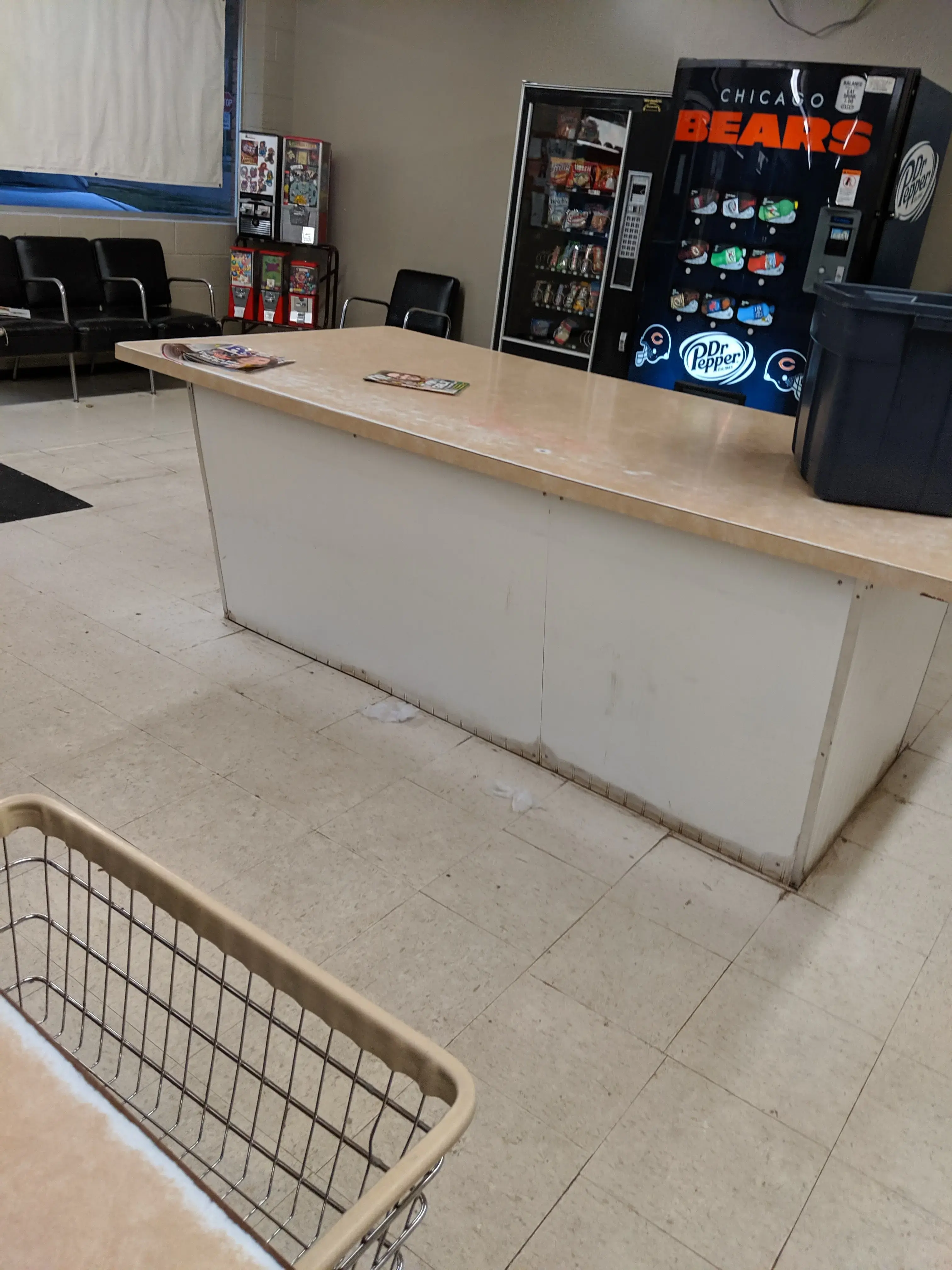 Coin laundry plaza - Image 3