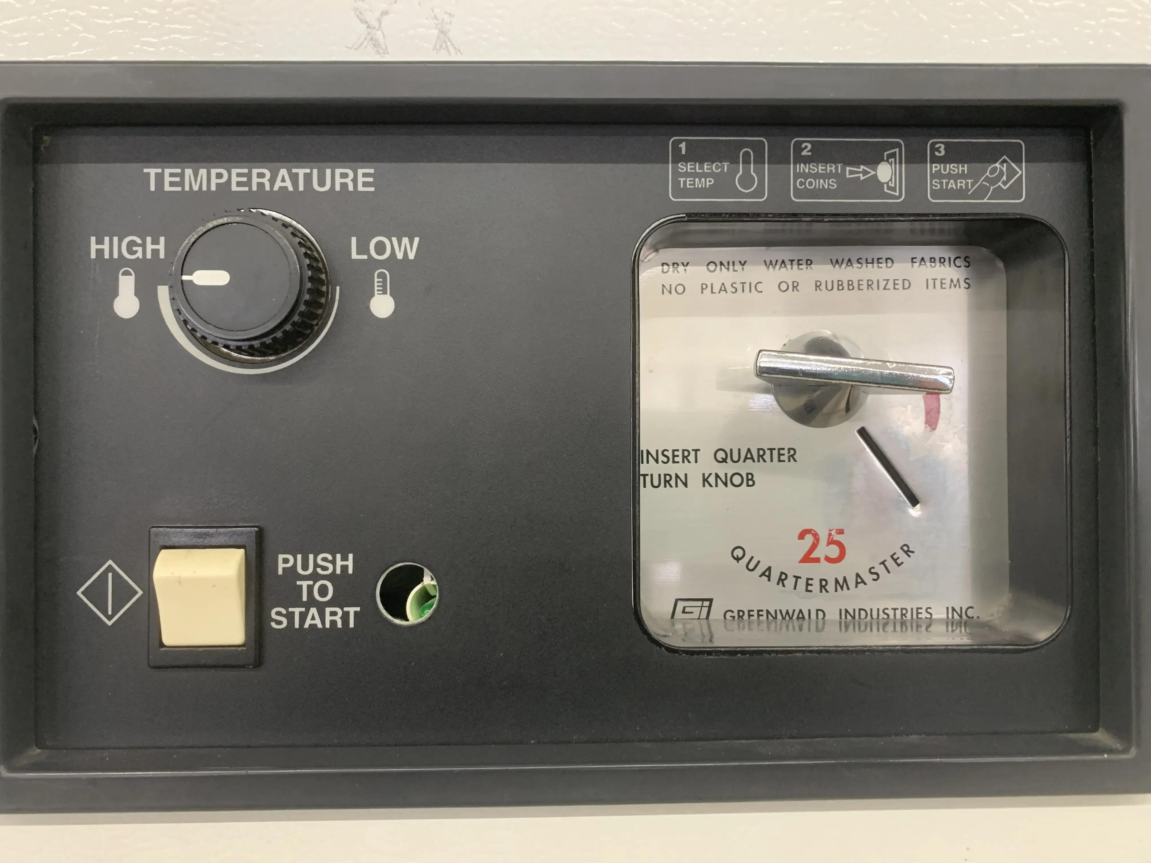 Coin laundry plaza thumbnail 6