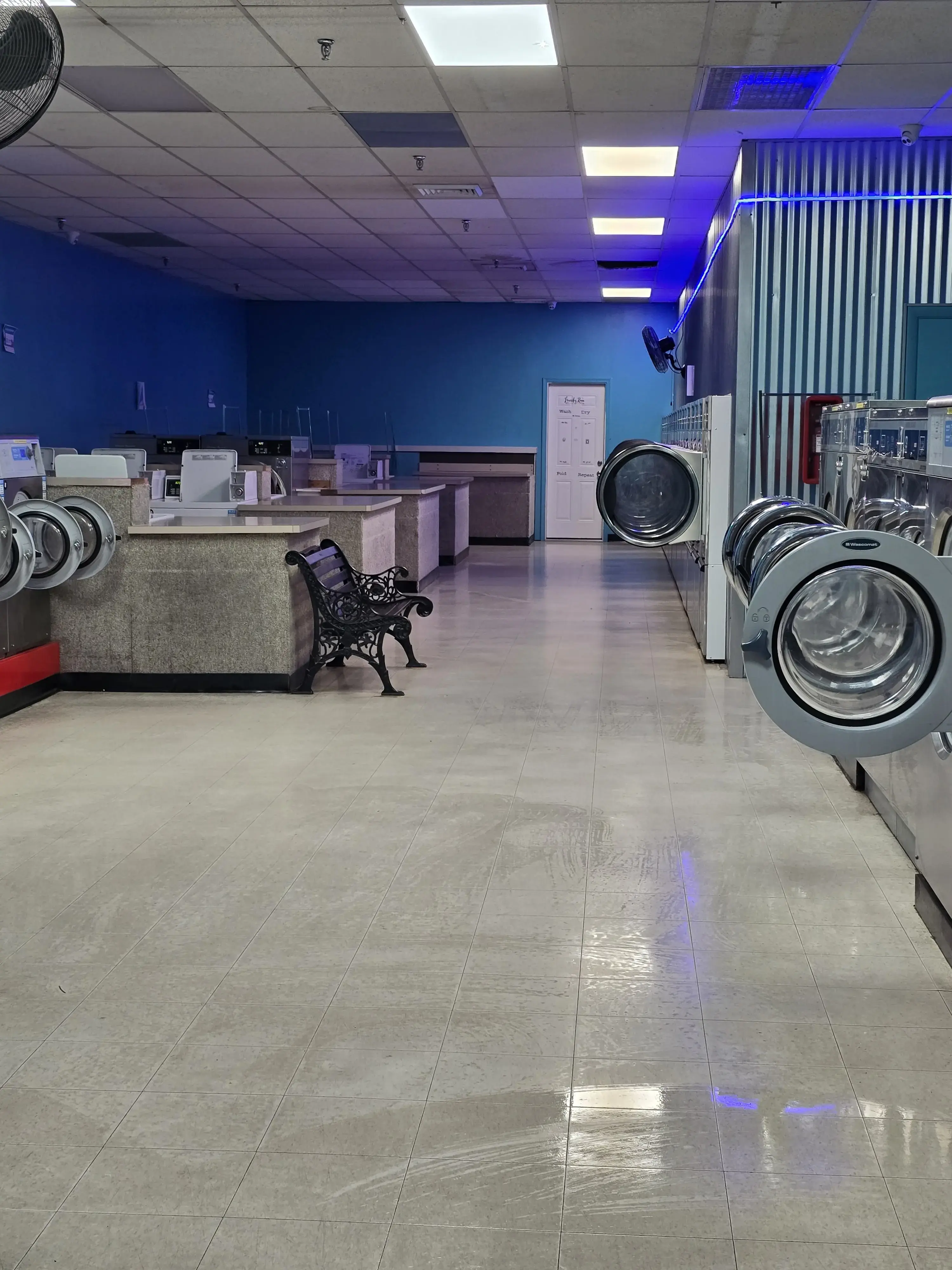 Coin Laundry - Image 3
