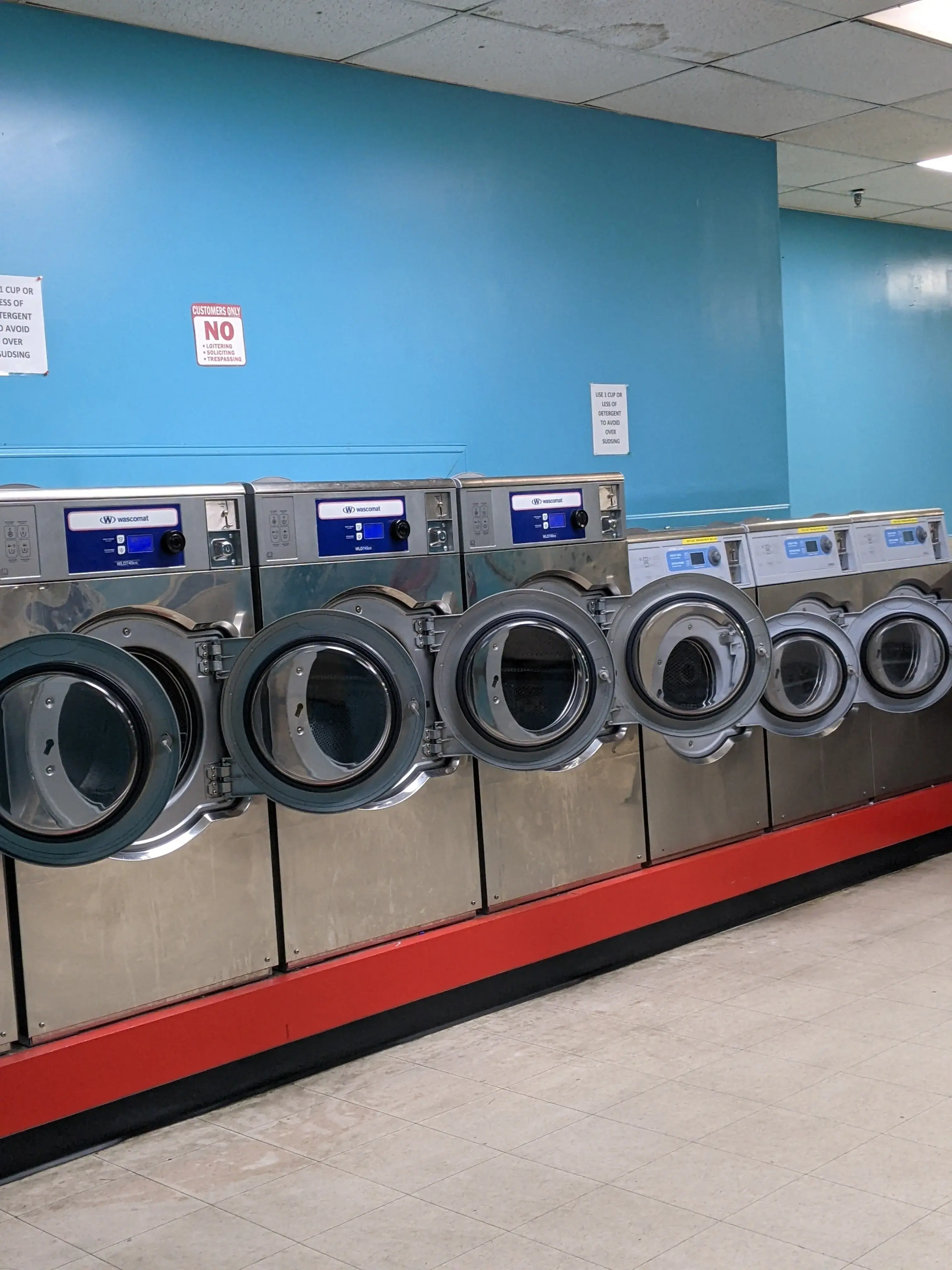 Coin Laundry - Image 4