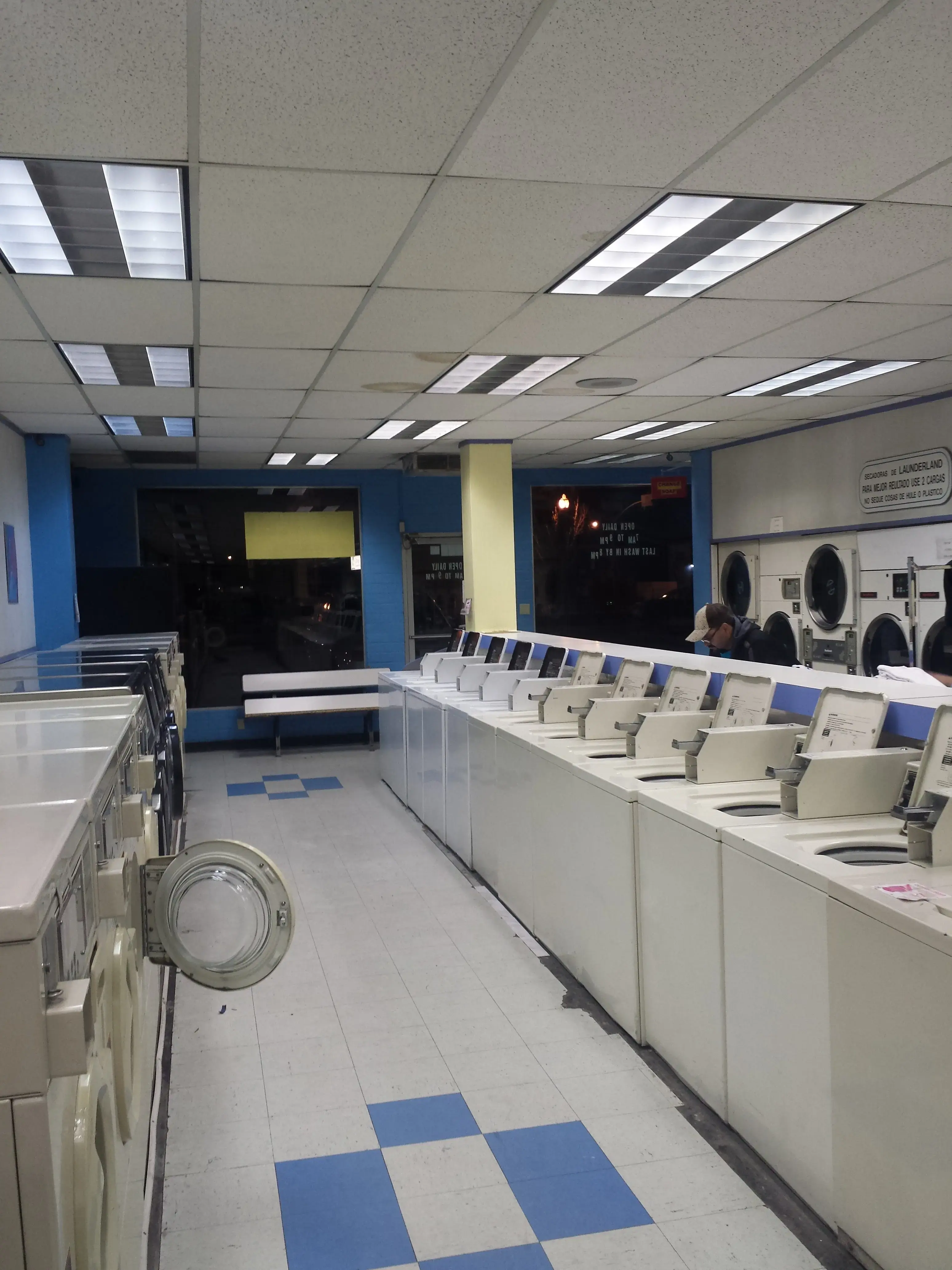 Coin Laundry - Image 3