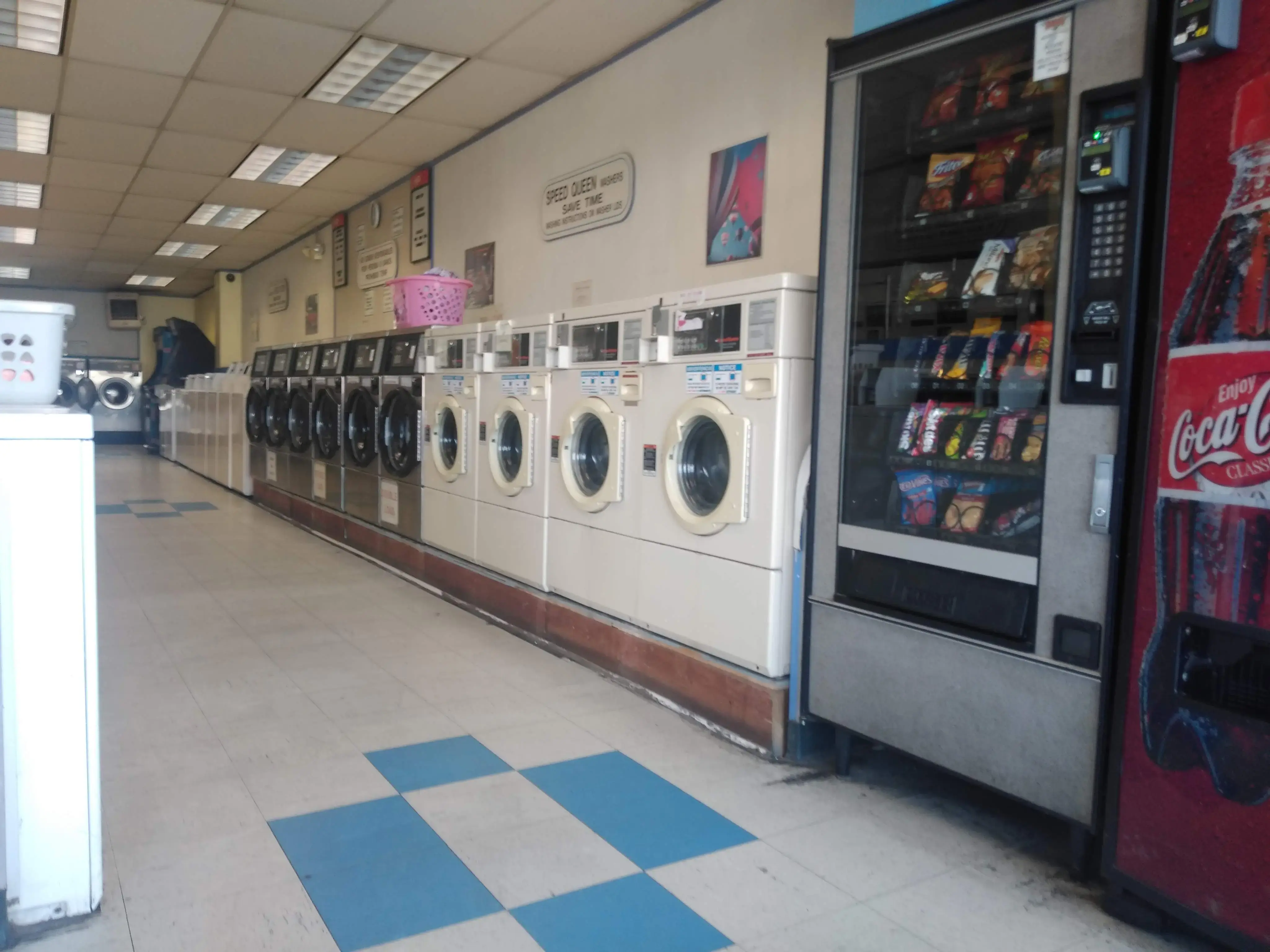 Coin Laundry - Image 12