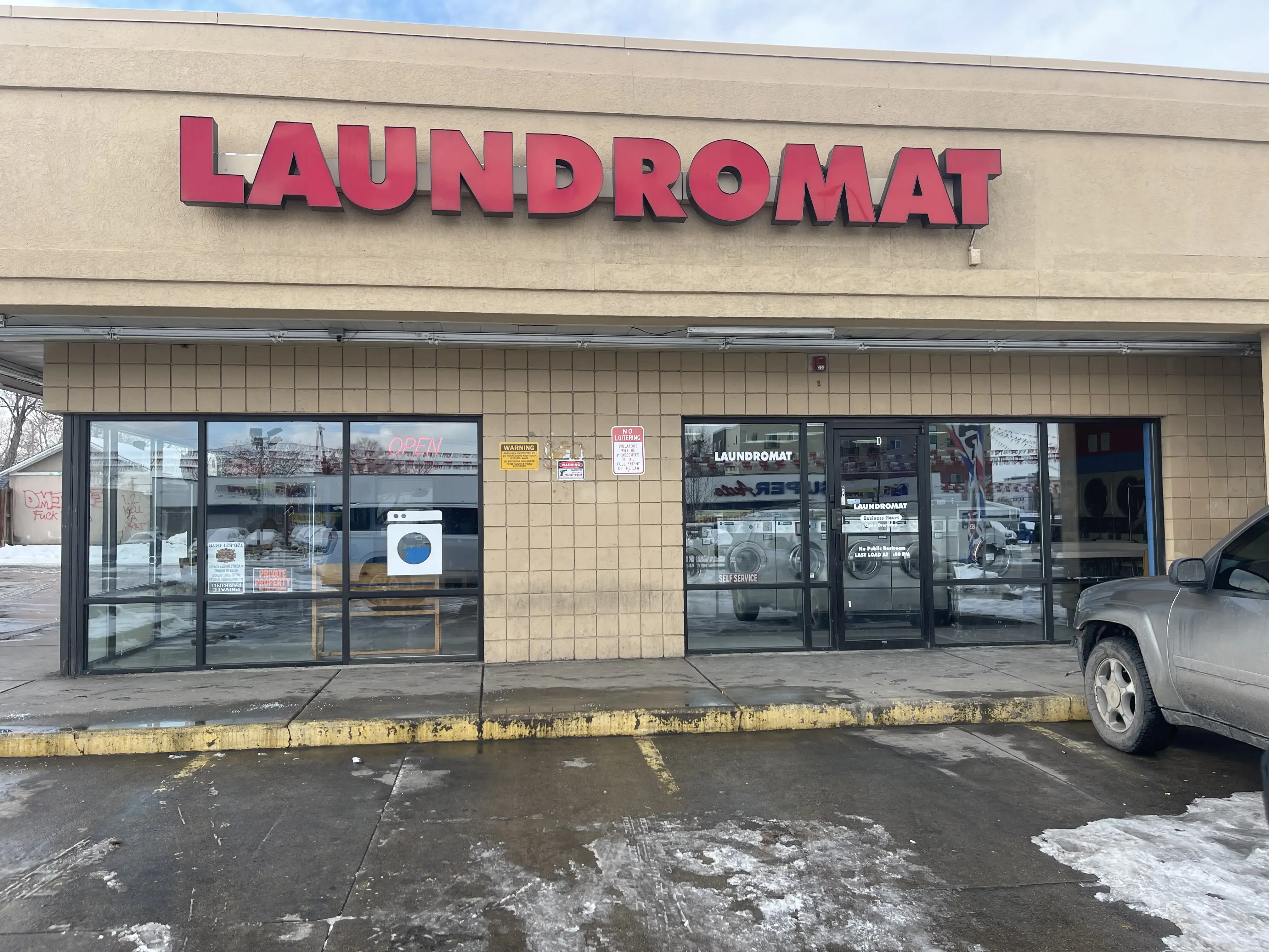 Coin Laundry & Wash and Fold Services - Image 4
