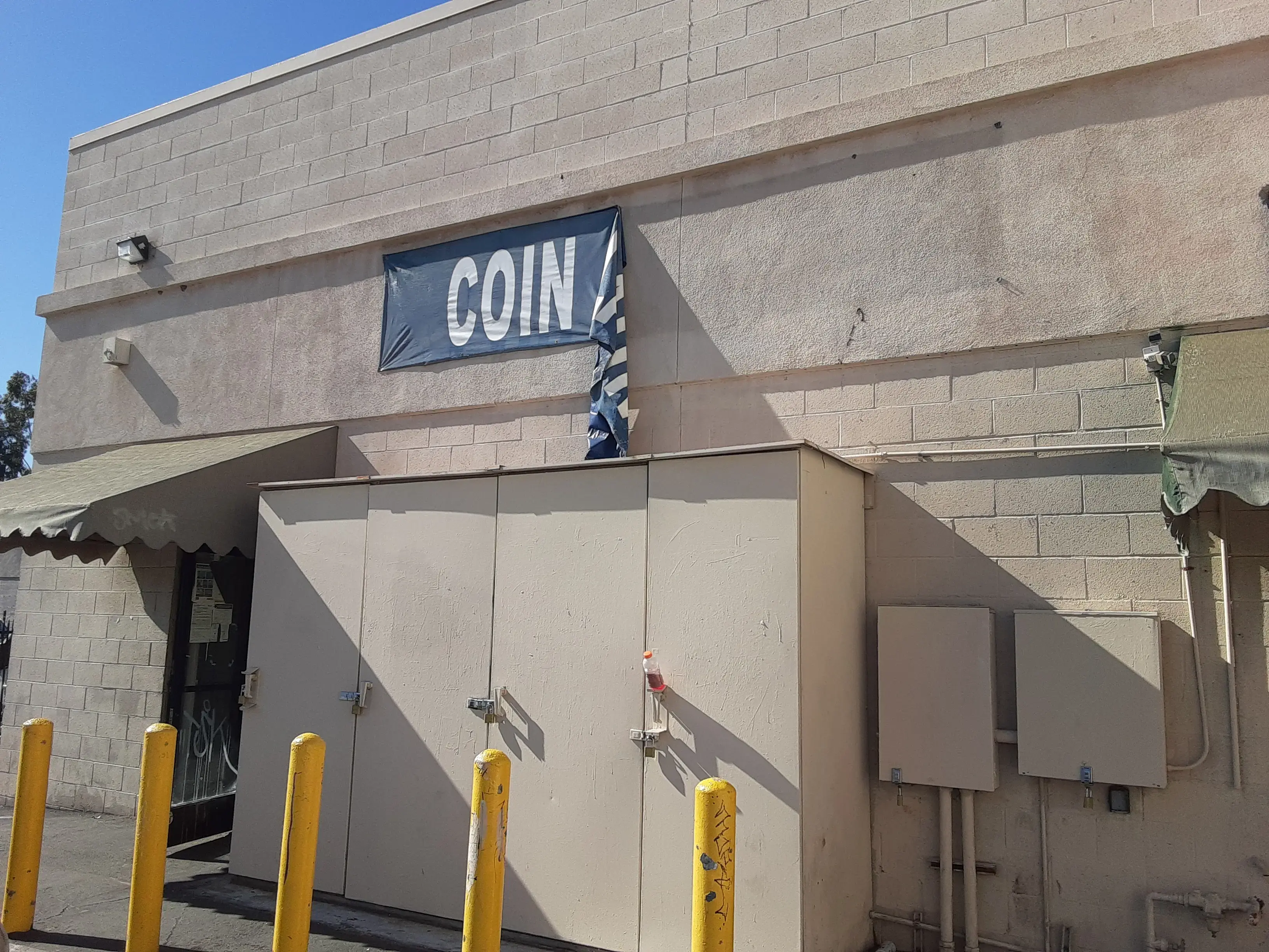 Coin Laundry - Image 5