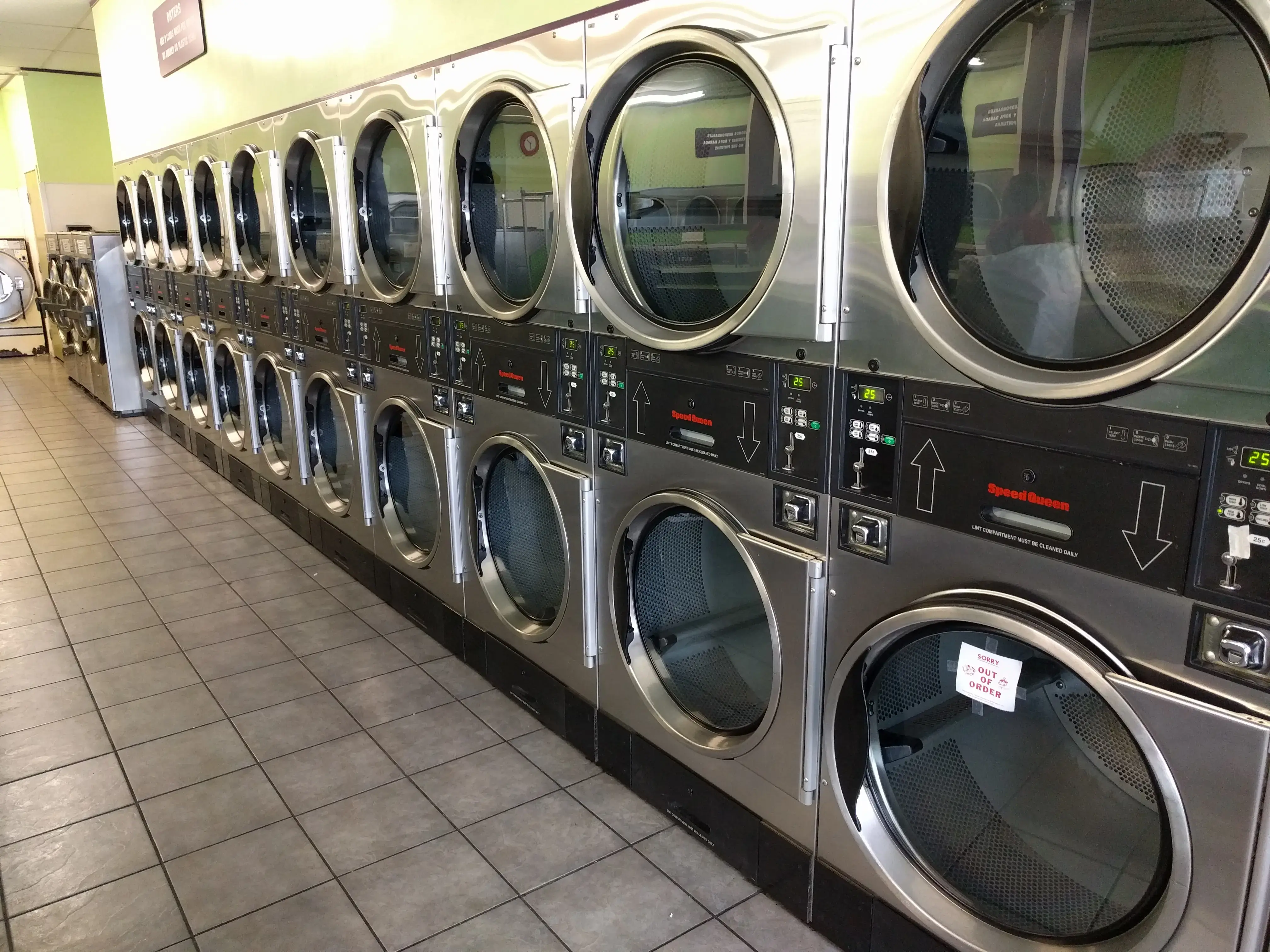 Coin Laundry - Image 6