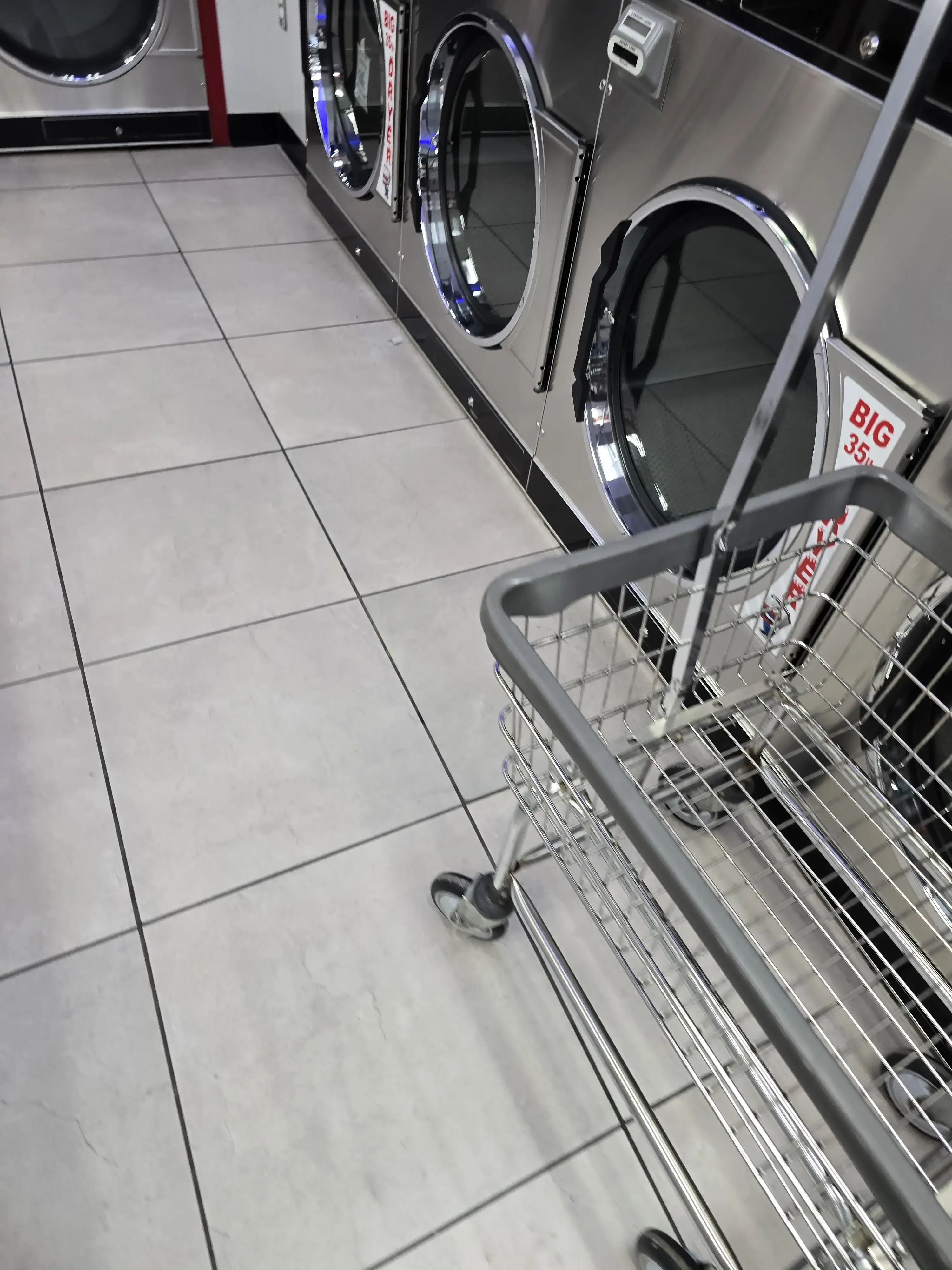 COIN Less LAUNDRY - Image 20