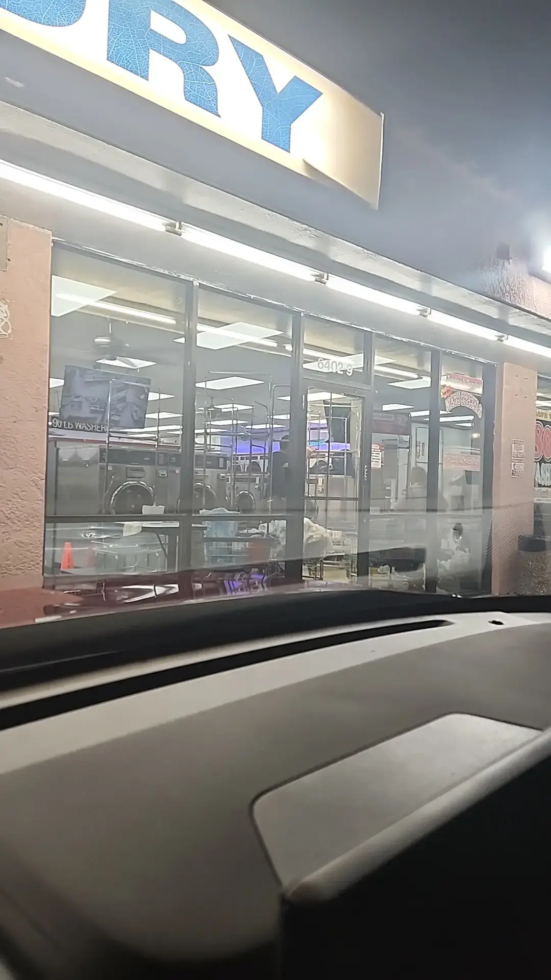 COIN Less LAUNDRY thumbnail 4