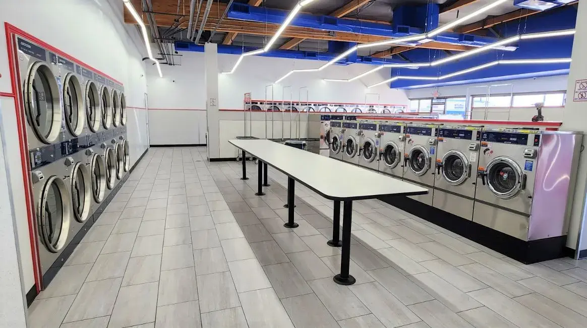 COIN Less LAUNDRY - Image 9
